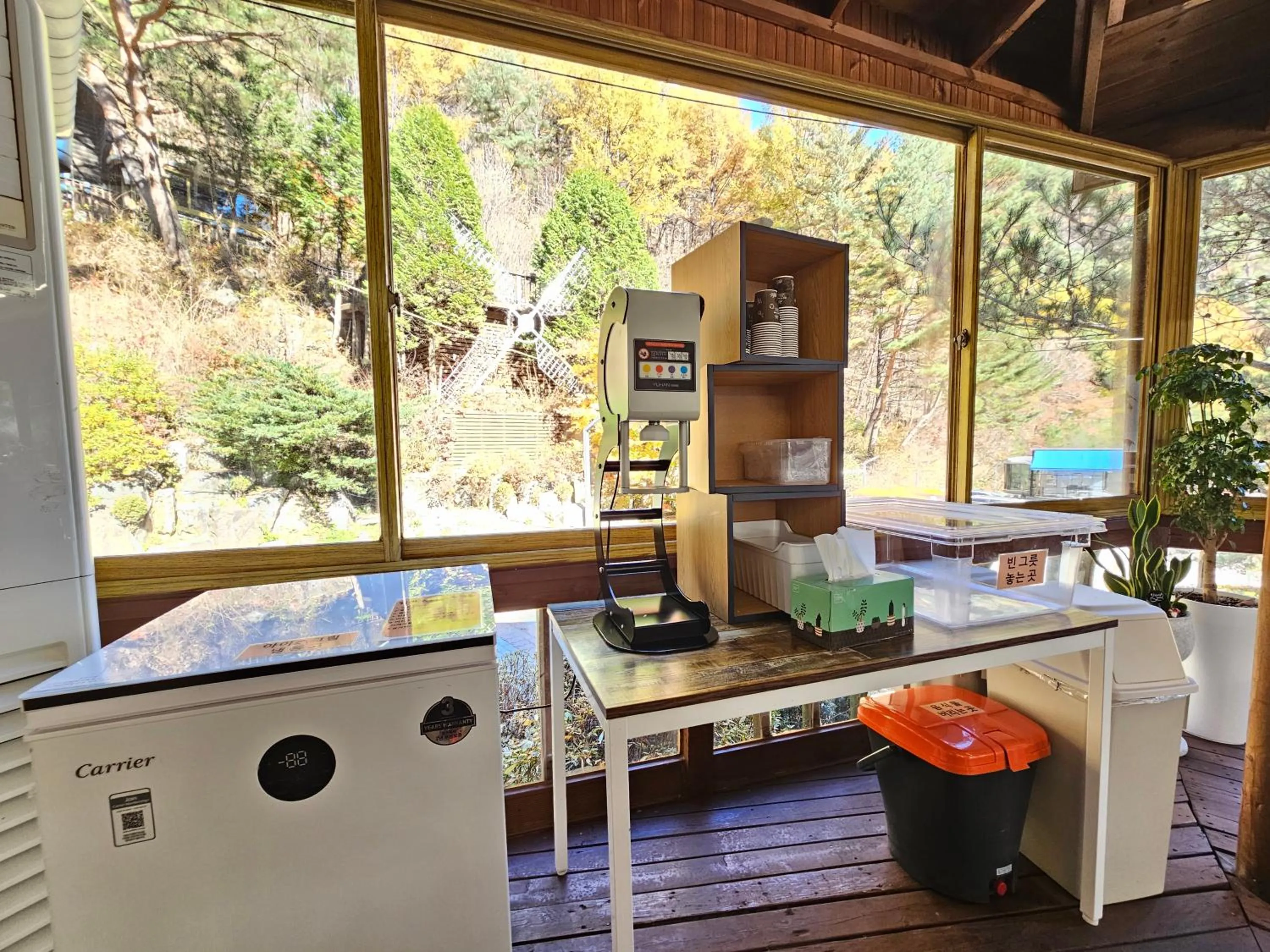 Restaurant/places to eat in Galaxy X Hotel Type Caravan Glamping & Pension