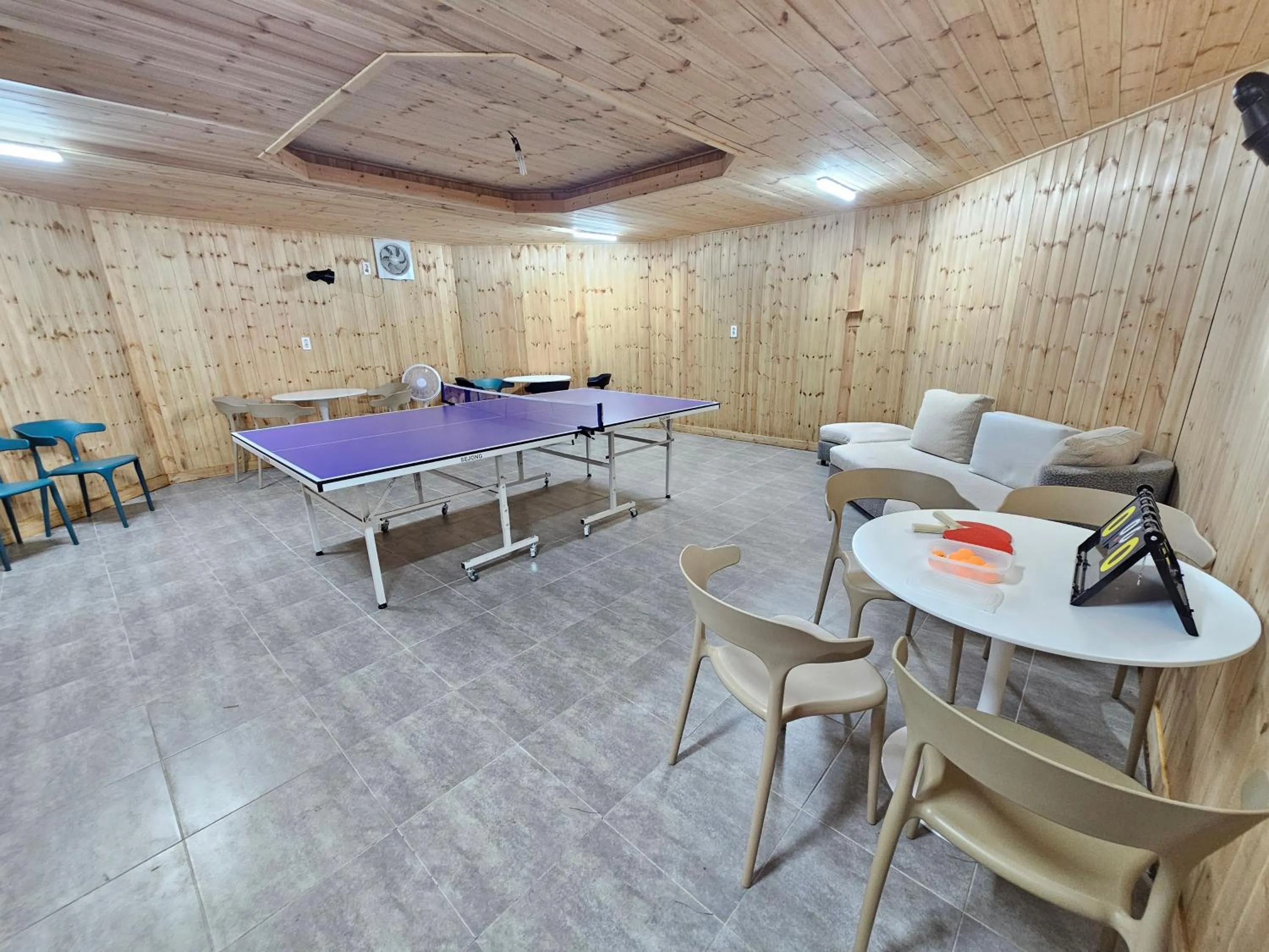 Table tennis in Galaxy X Hotel Type Caravan Glamping & Pension