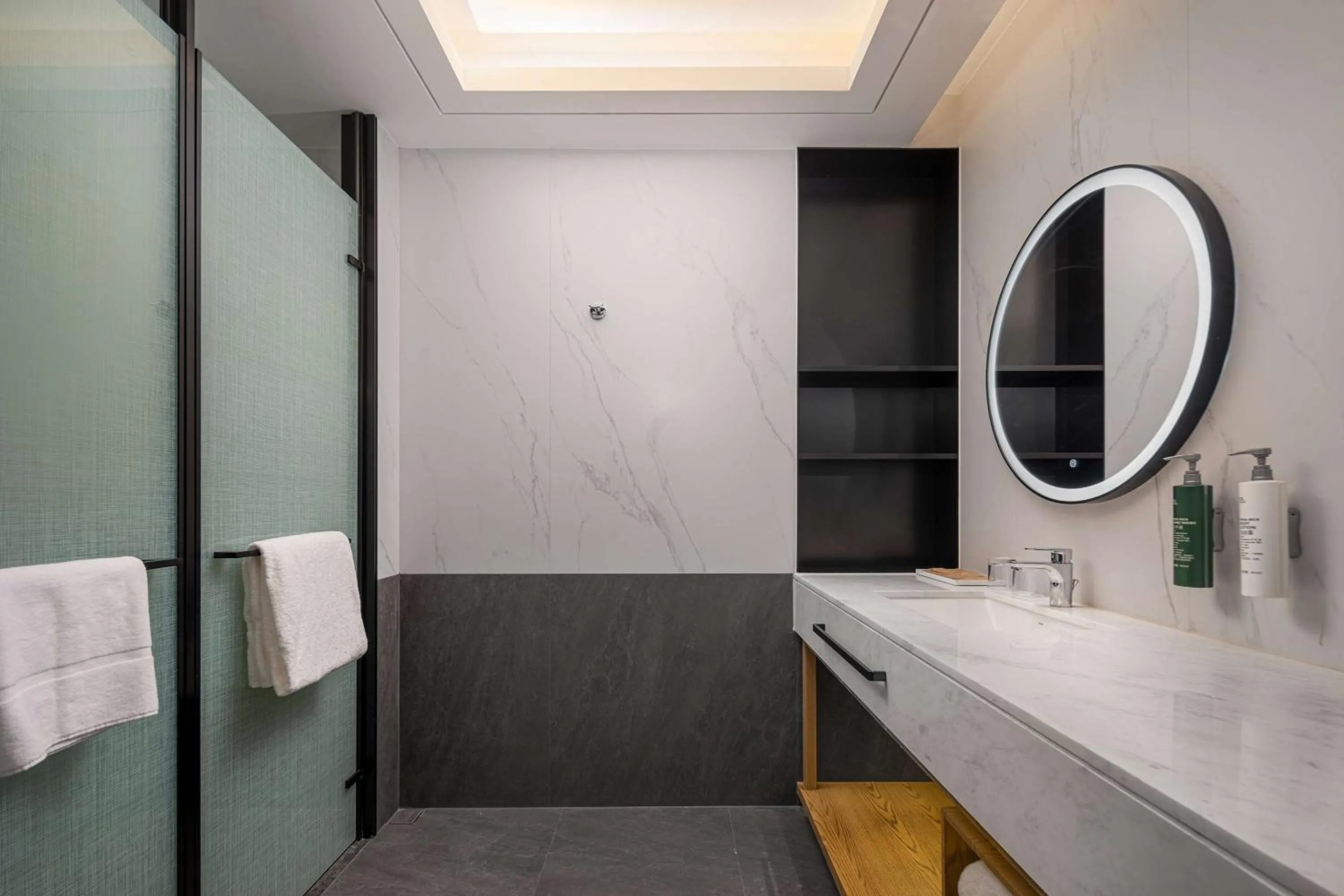 Bathroom in Hilton Garden Inn Ordos Kangbashi