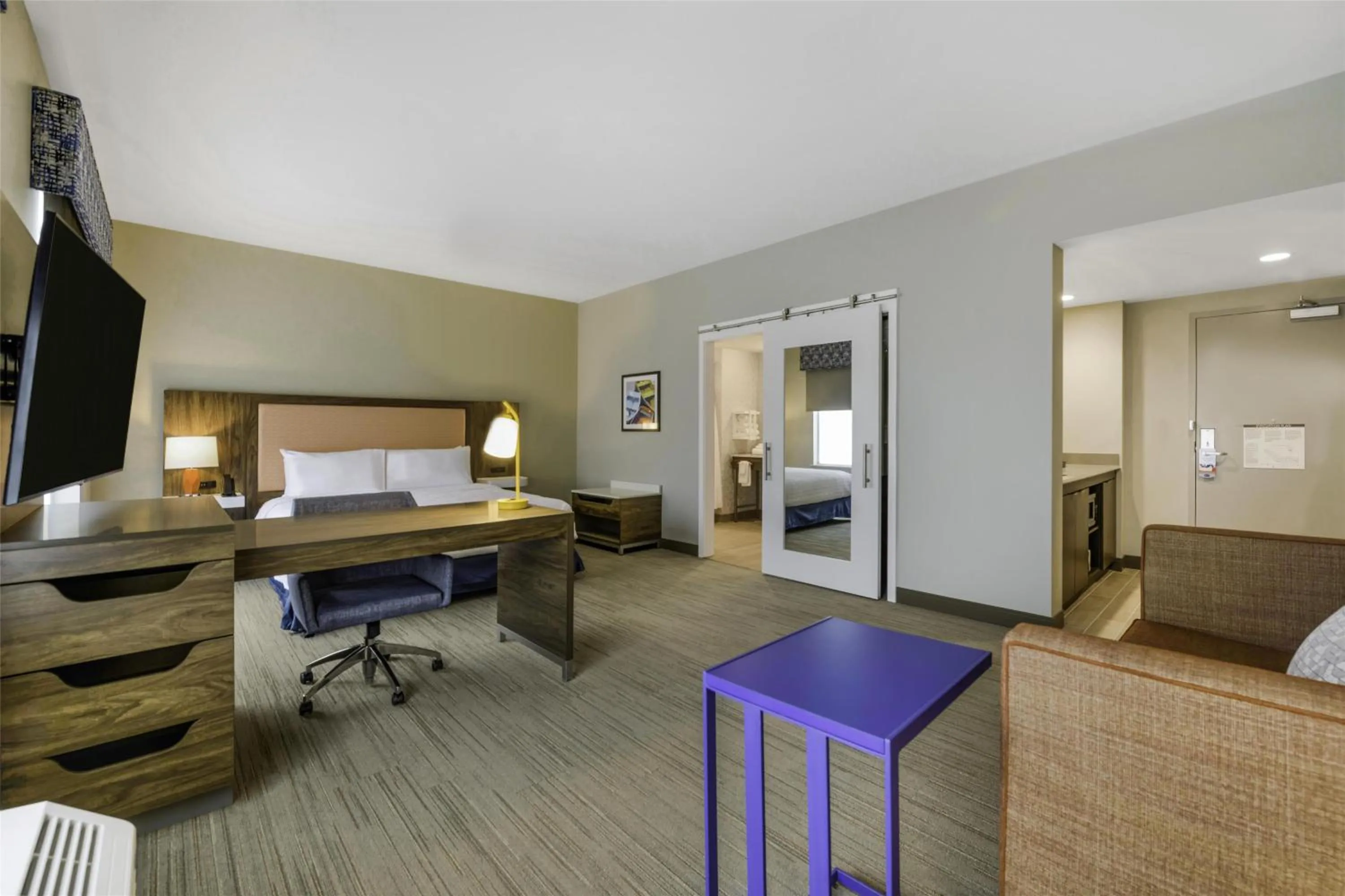 Bedroom in Hampton Inn & Suites By Hilton Decatur