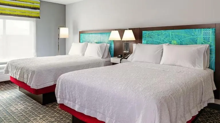 Bed in Hampton Inn & Suites By Hilton Decatur