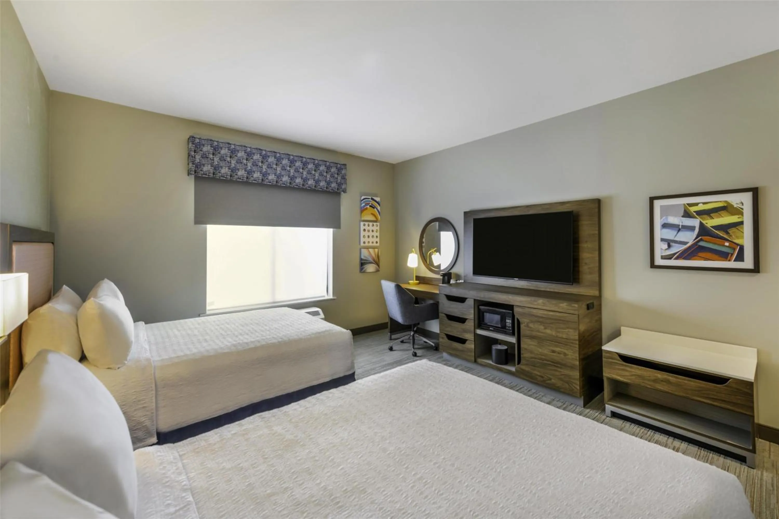 Bed in Hampton Inn & Suites By Hilton Decatur