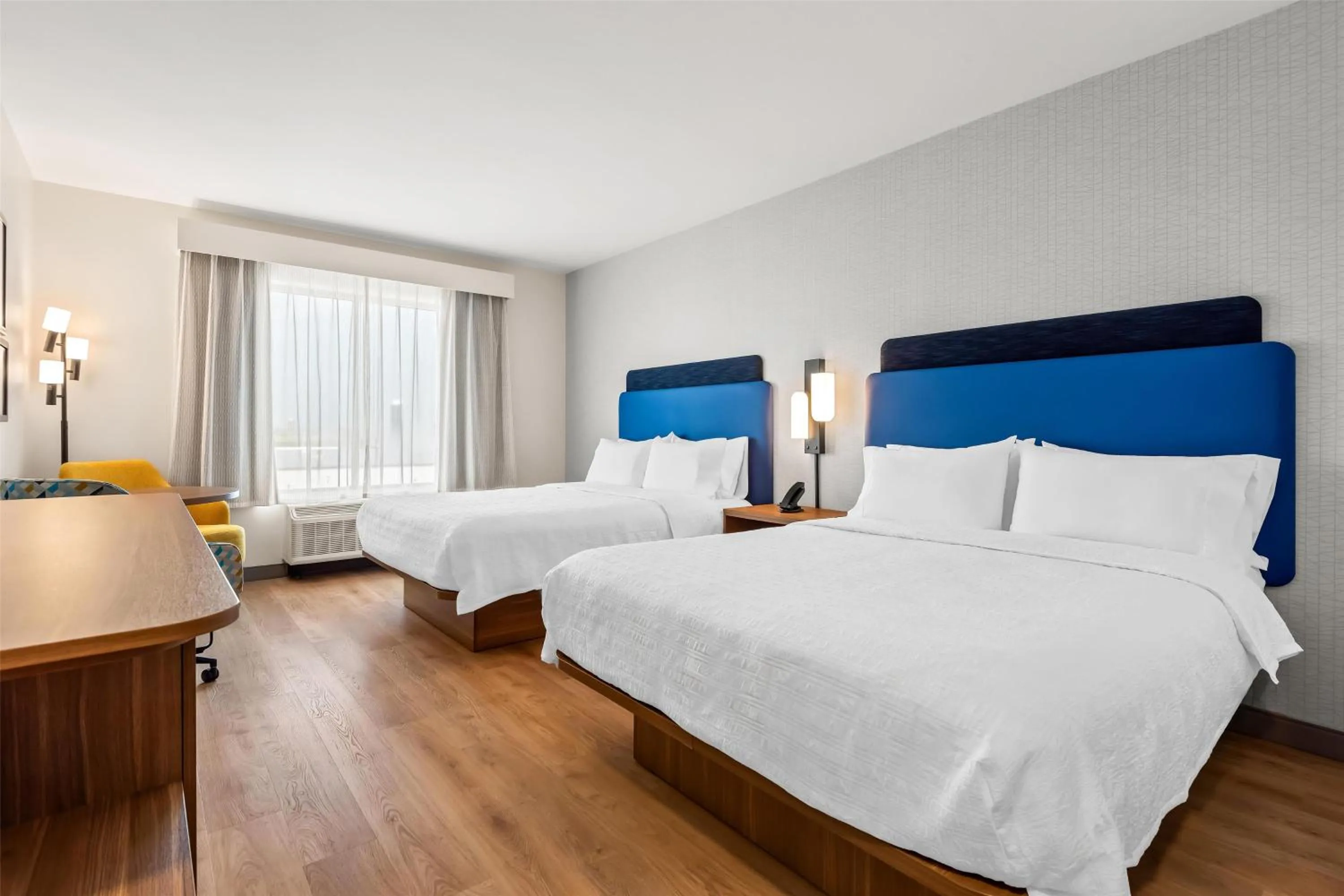 Bed in Hampton Inn & Suites Intercourse, Pa