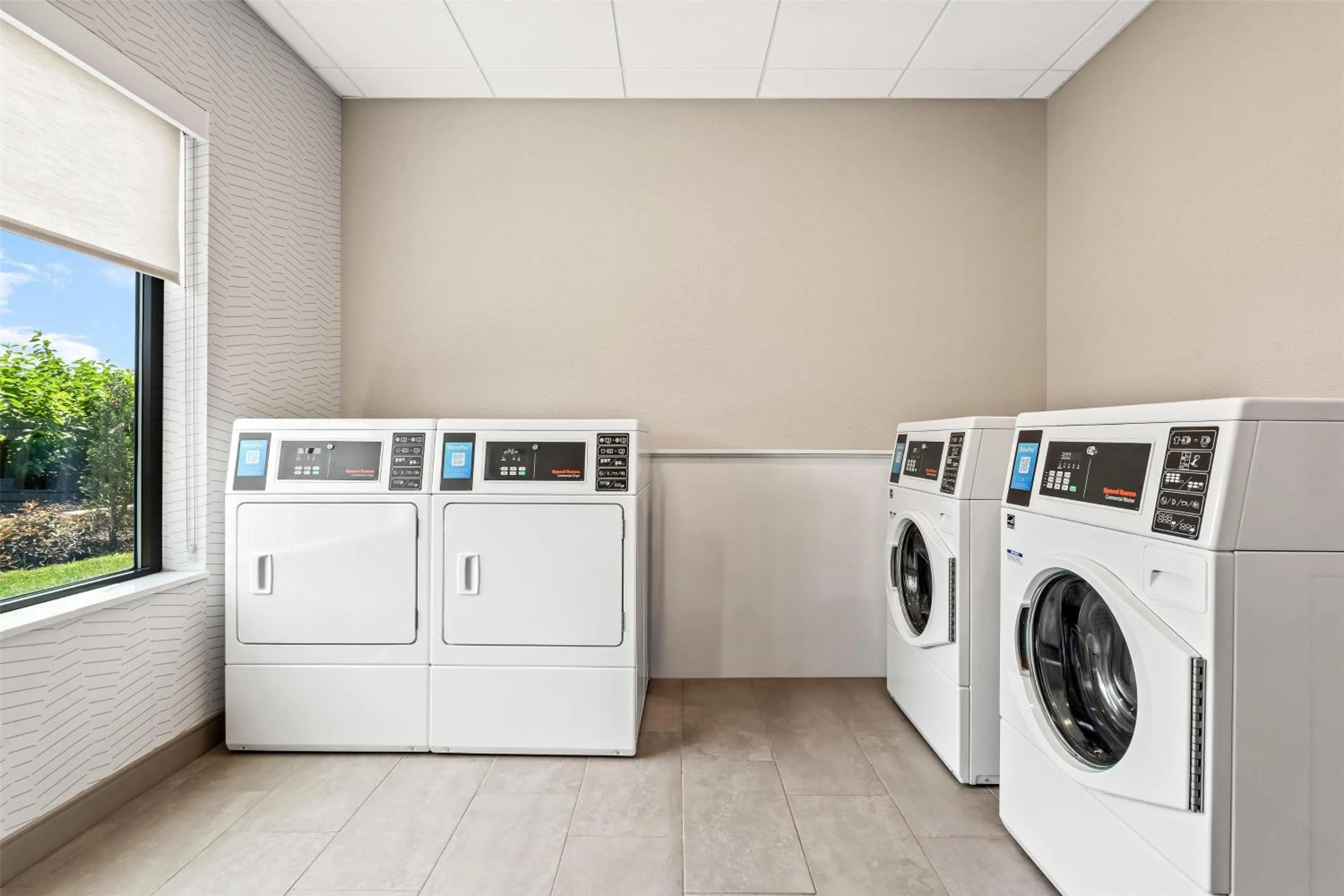 laundry in Hampton Inn & Suites Intercourse, Pa