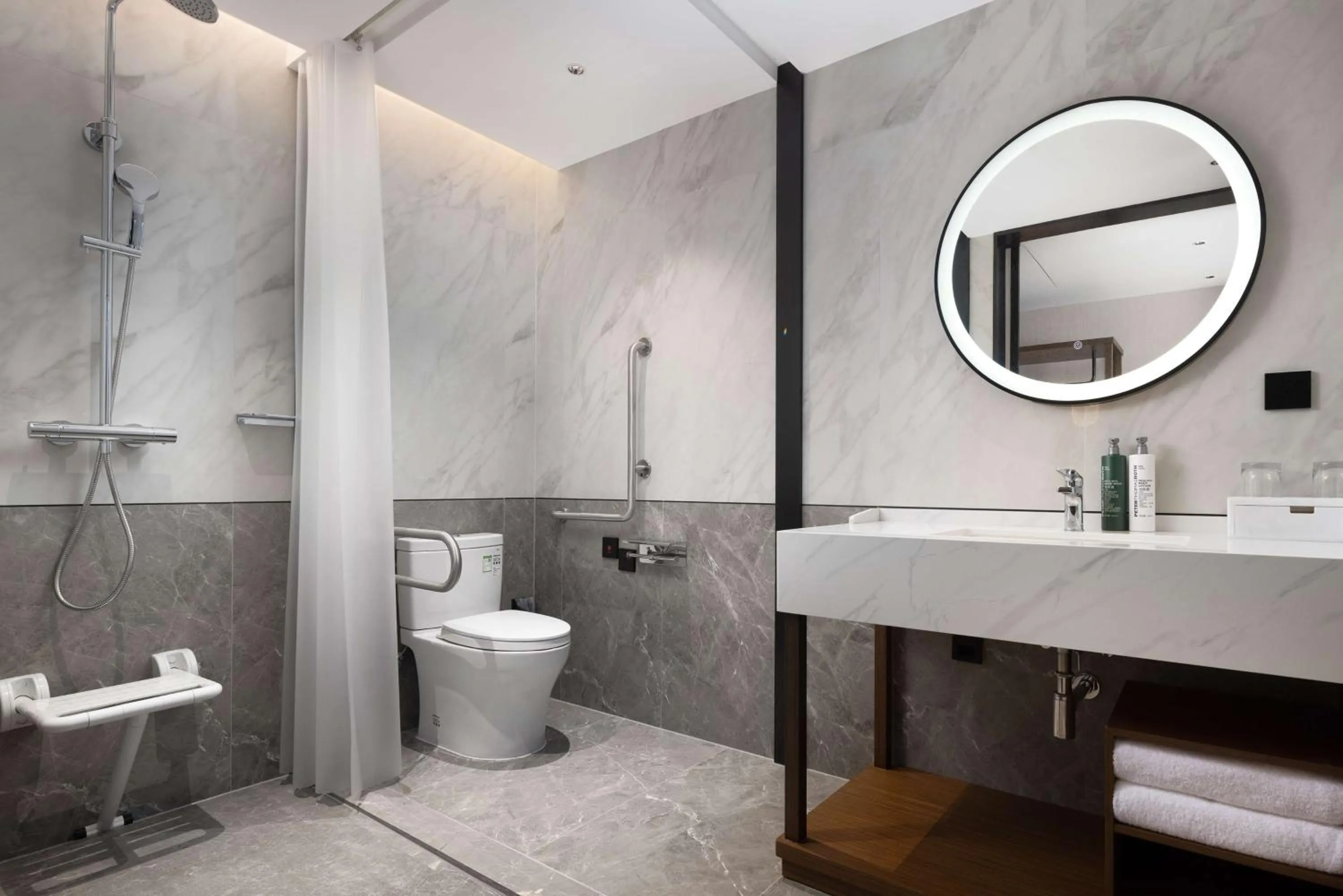 Bathroom in Hilton Garden Inn Shanwei Haibin Boulevard