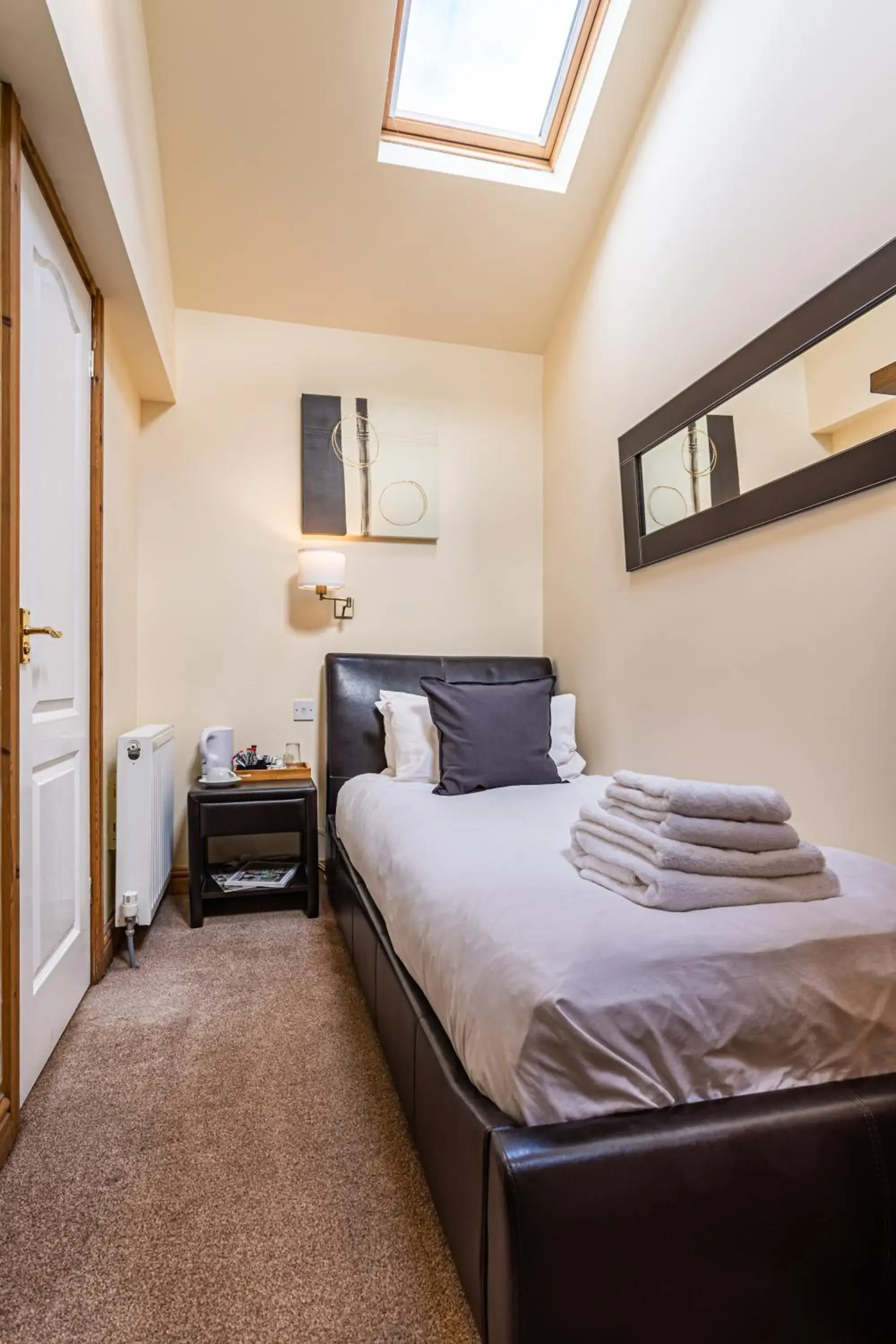 Small Single Room in The Village Inn Small Single Room in The Village Inn