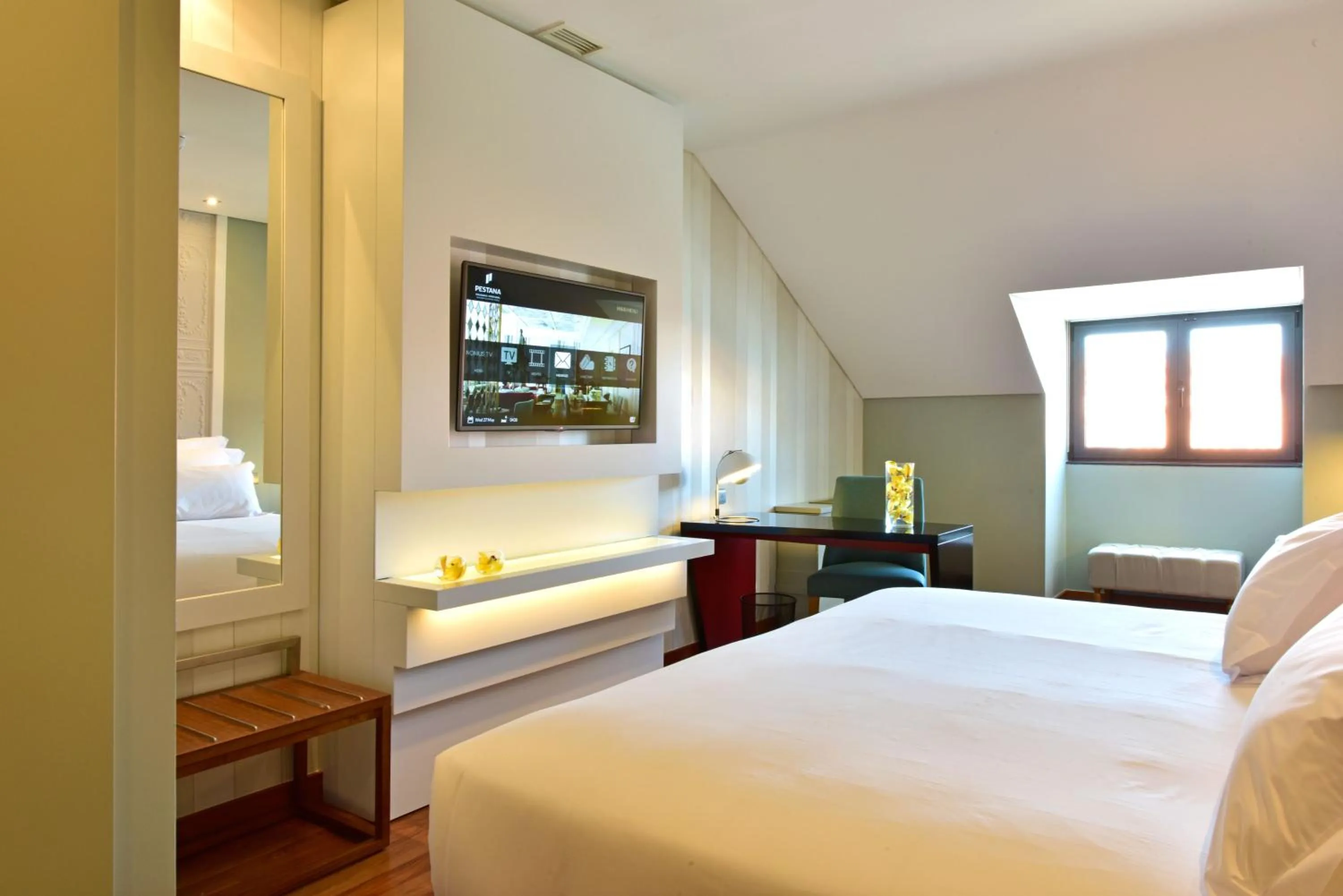 Bed in Pousada de Lisboa - Small Luxury Hotels Of The World