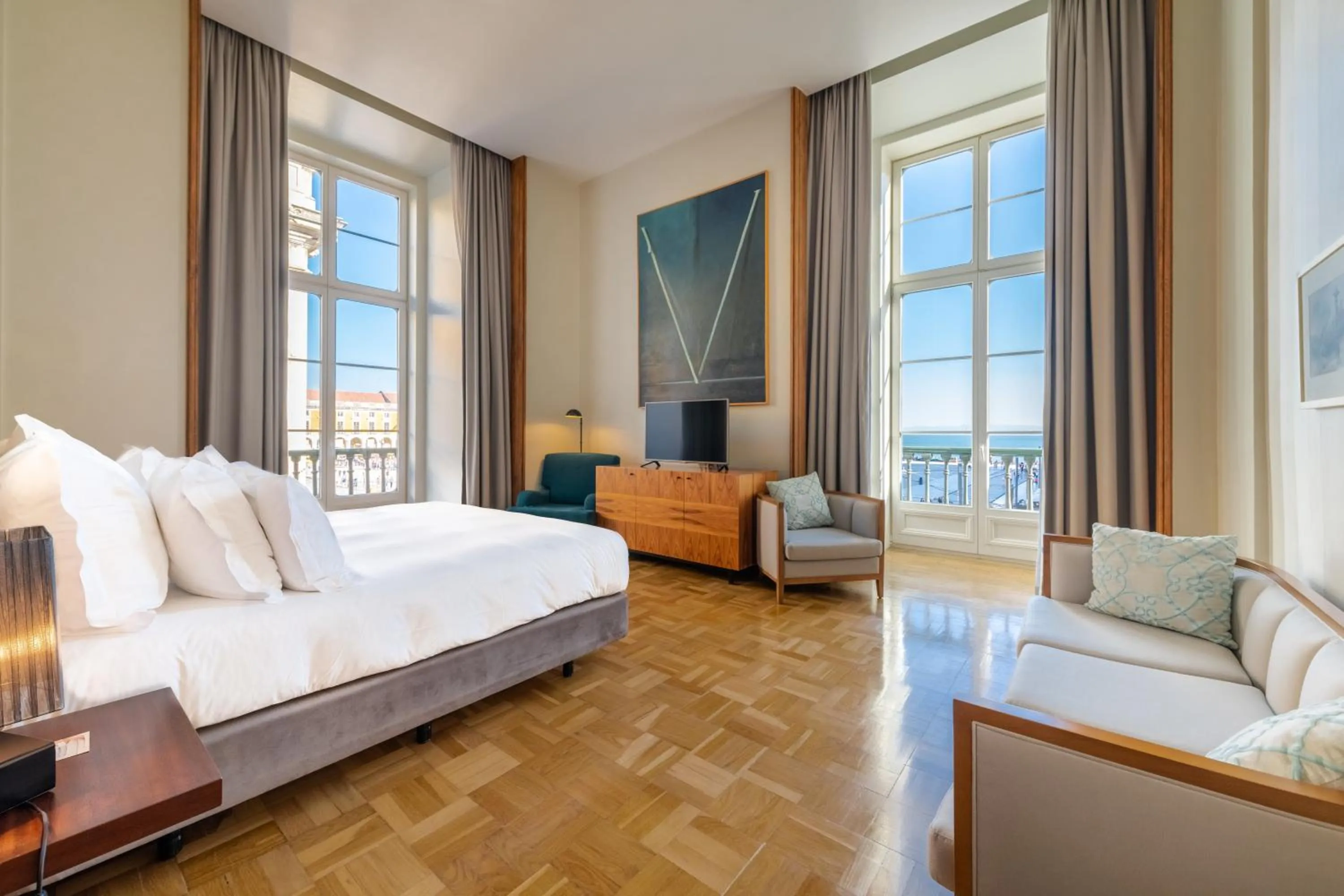 Bed in Pousada de Lisboa - Small Luxury Hotels Of The World