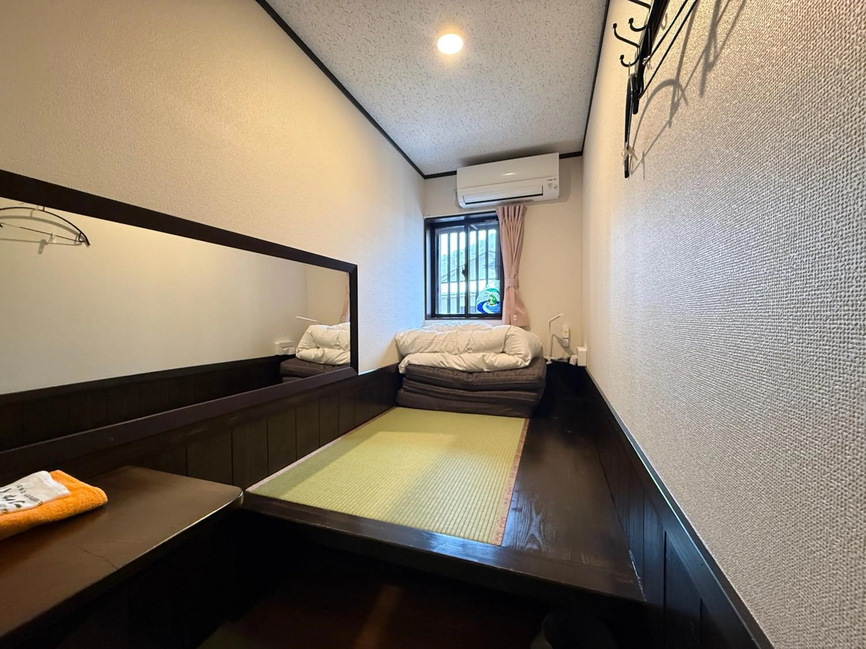 Bed in Tsuyukusa