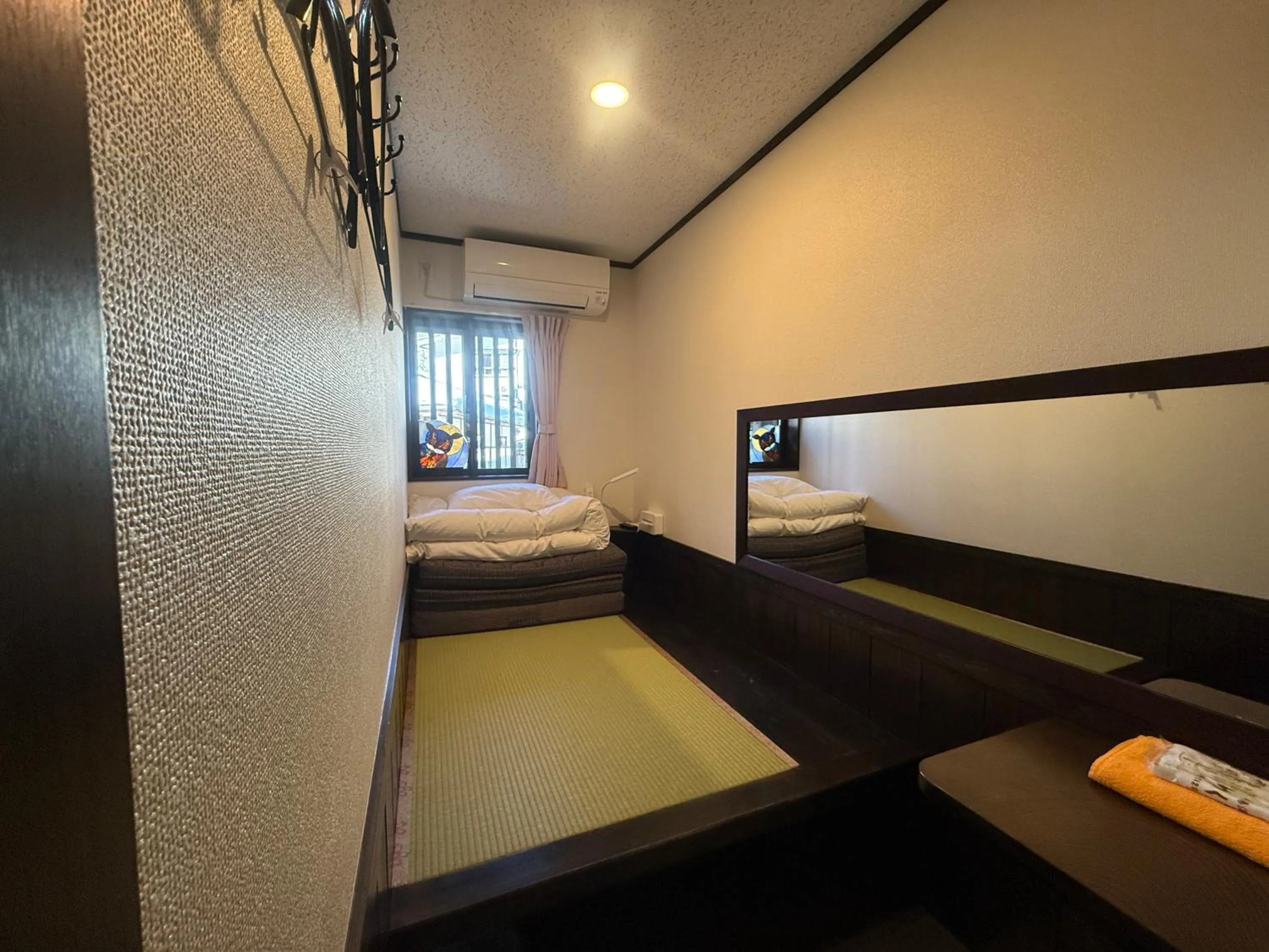 Bed in Tsuyukusa
