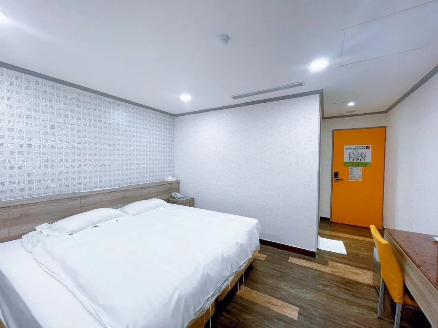 Photo of the whole room, Bed in A22 Wei Lu Hotel