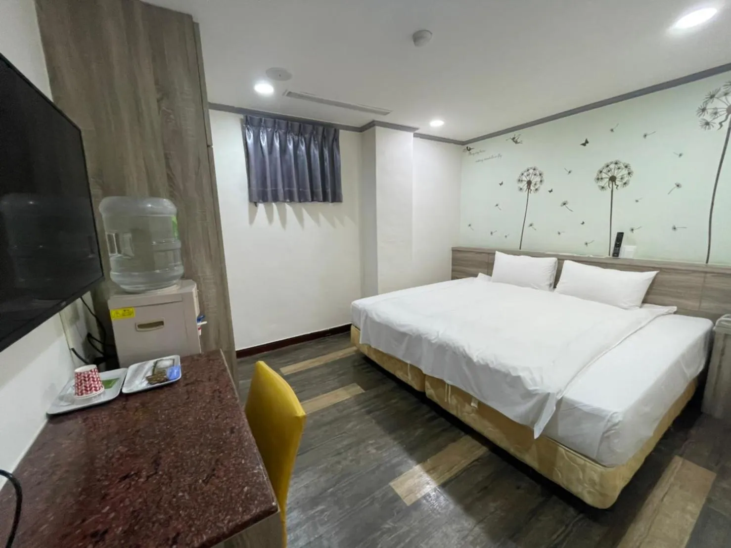 Photo of the whole room, Bed in A22 Wei Lu Hotel