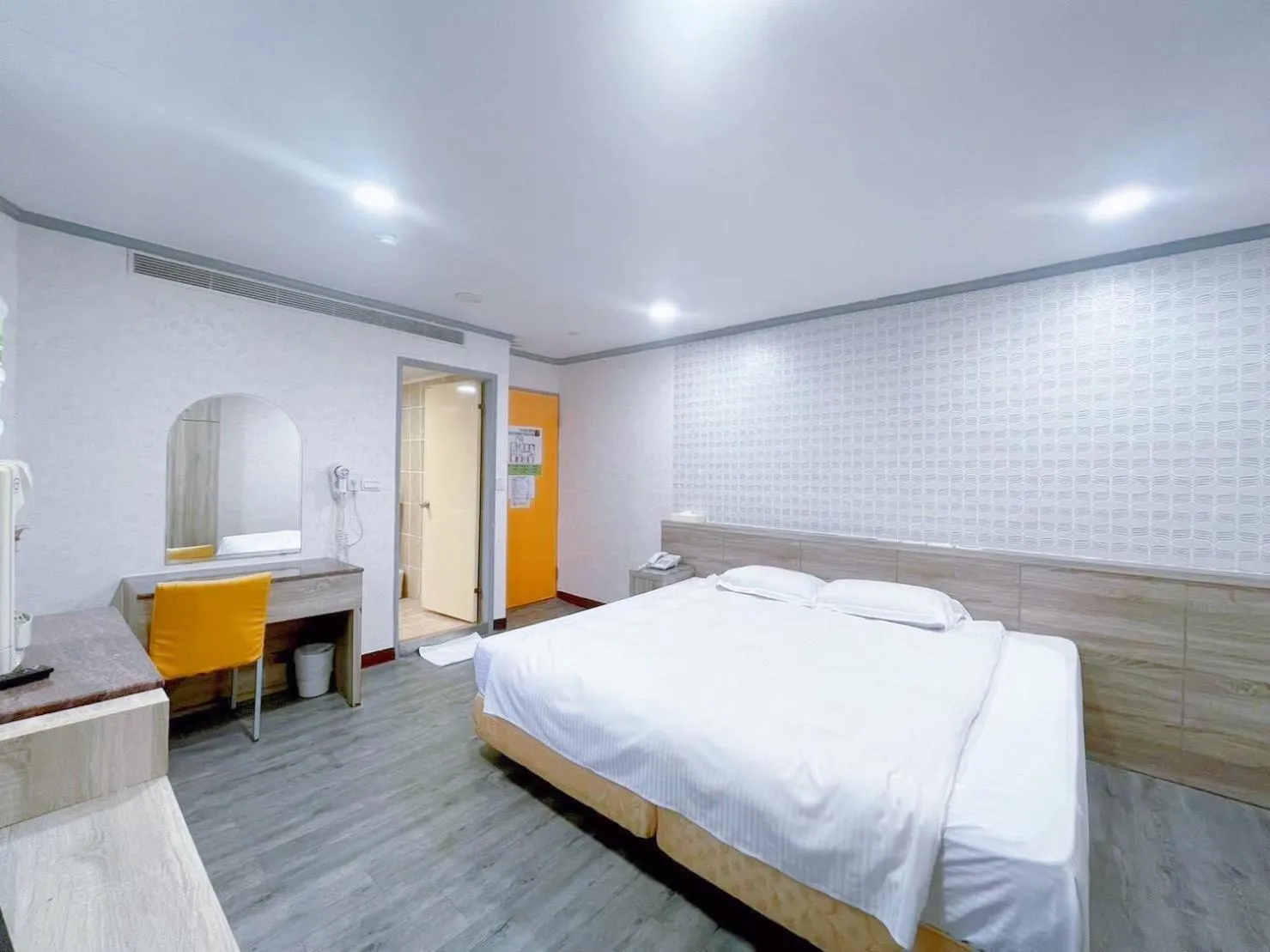 Photo of the whole room, Bed in A22 Wei Lu Hotel