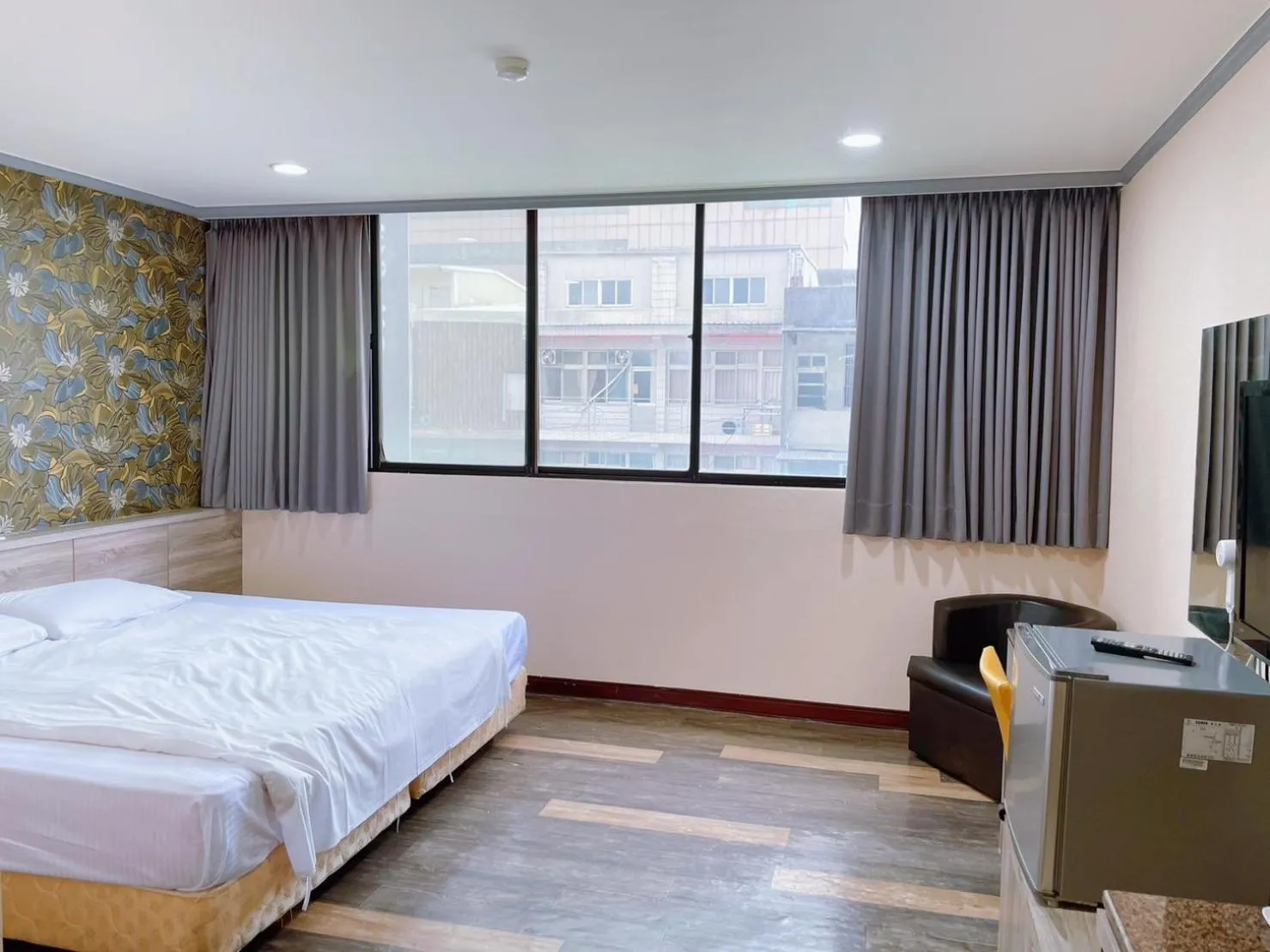 Photo of the whole room, Bed in A22 Wei Lu Hotel