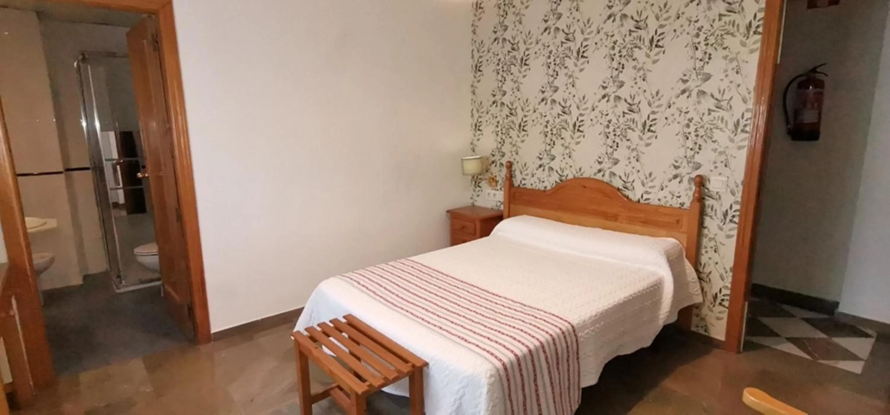 Photo of the whole room, Bed in Hotel Corona de Atarfe