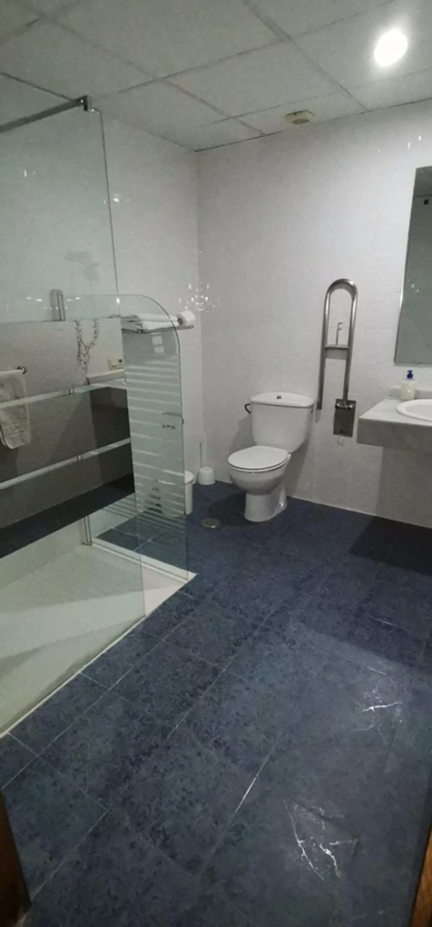 Bathroom in Hotel Corona de Atarfe