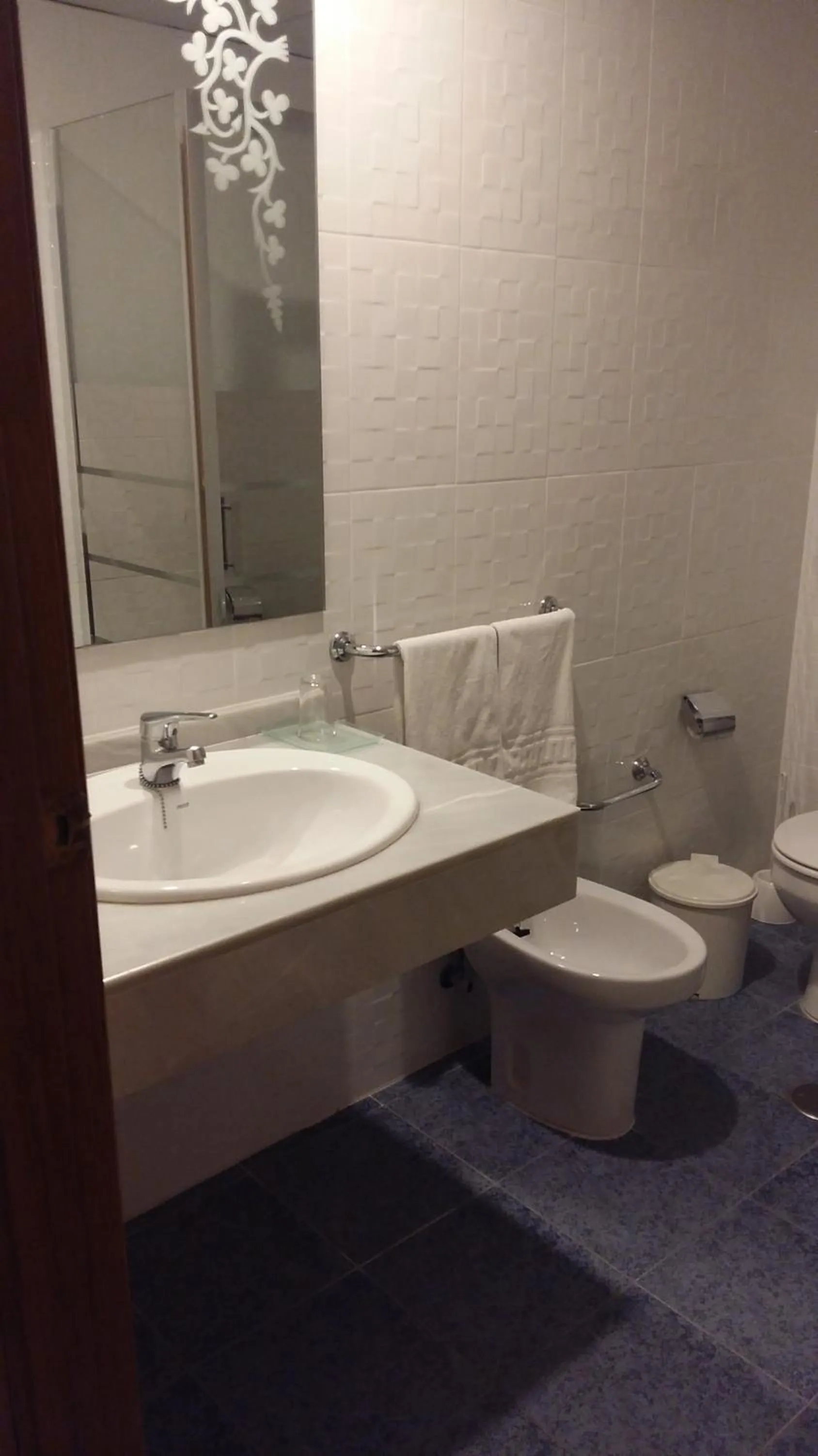 Bathroom in Hotel Corona de Atarfe