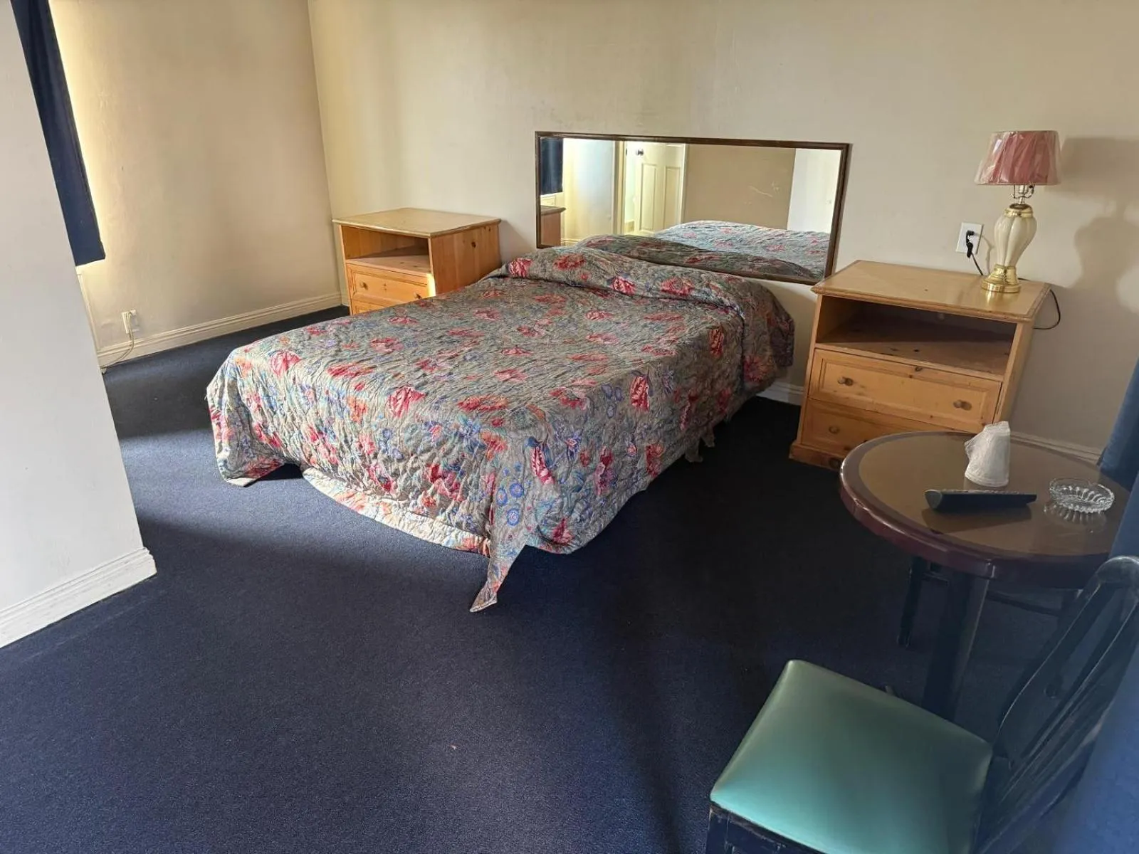 Bed in El Rancho Motel, Pasadena