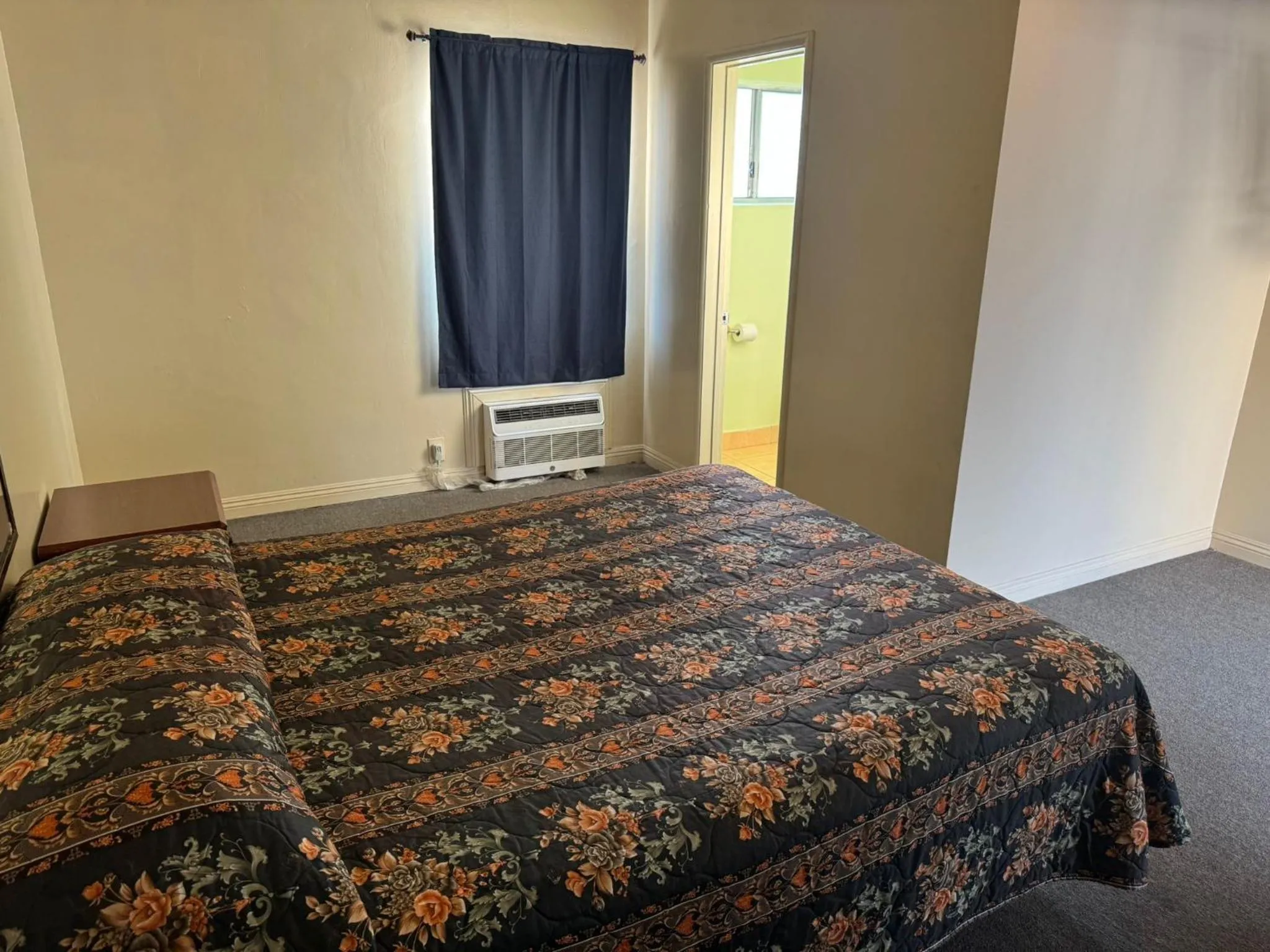 Bed in El Rancho Motel, Pasadena