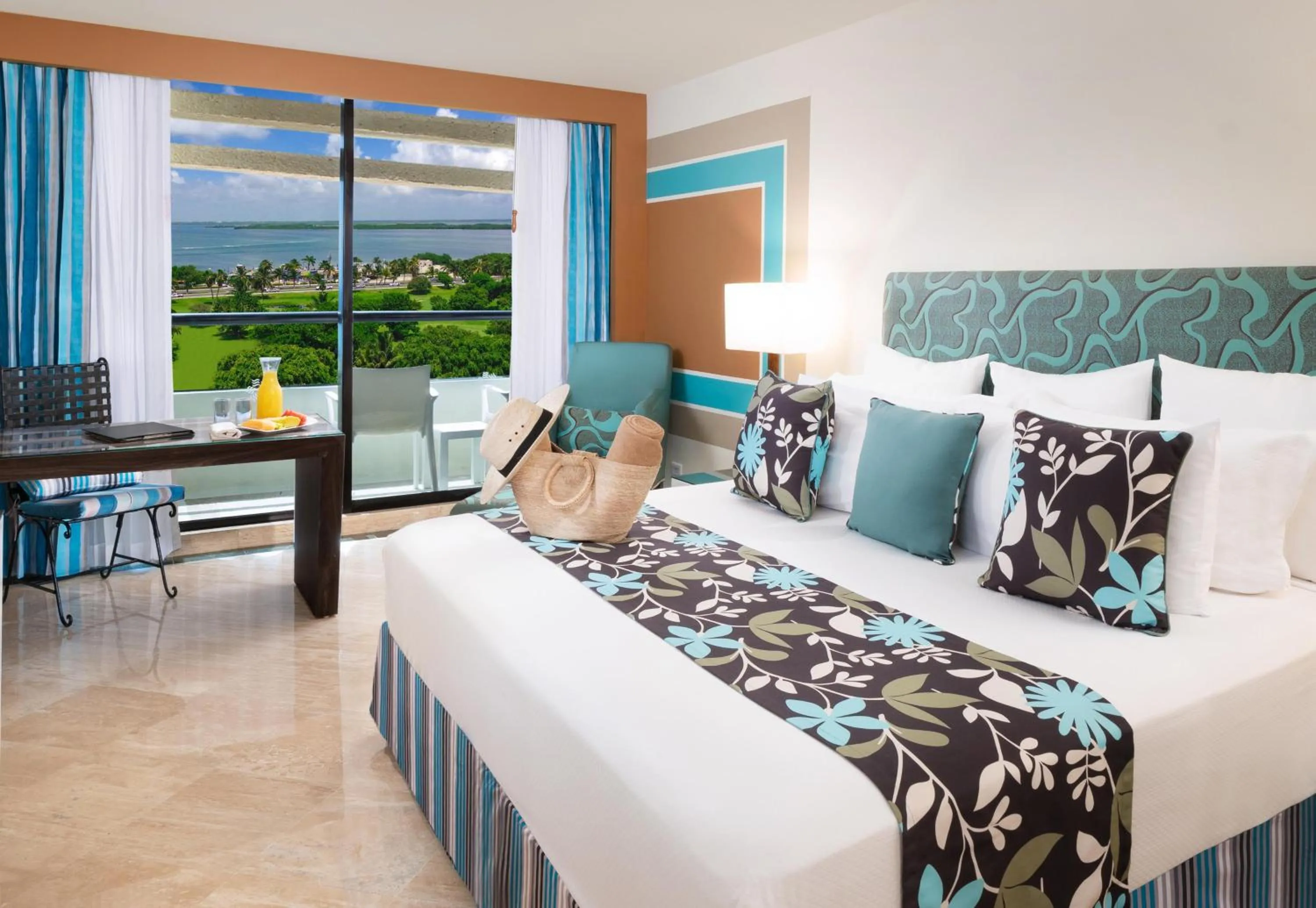 Photo of the whole room, Bed in The Pyramid Cancun by Oasis - All Inclusive