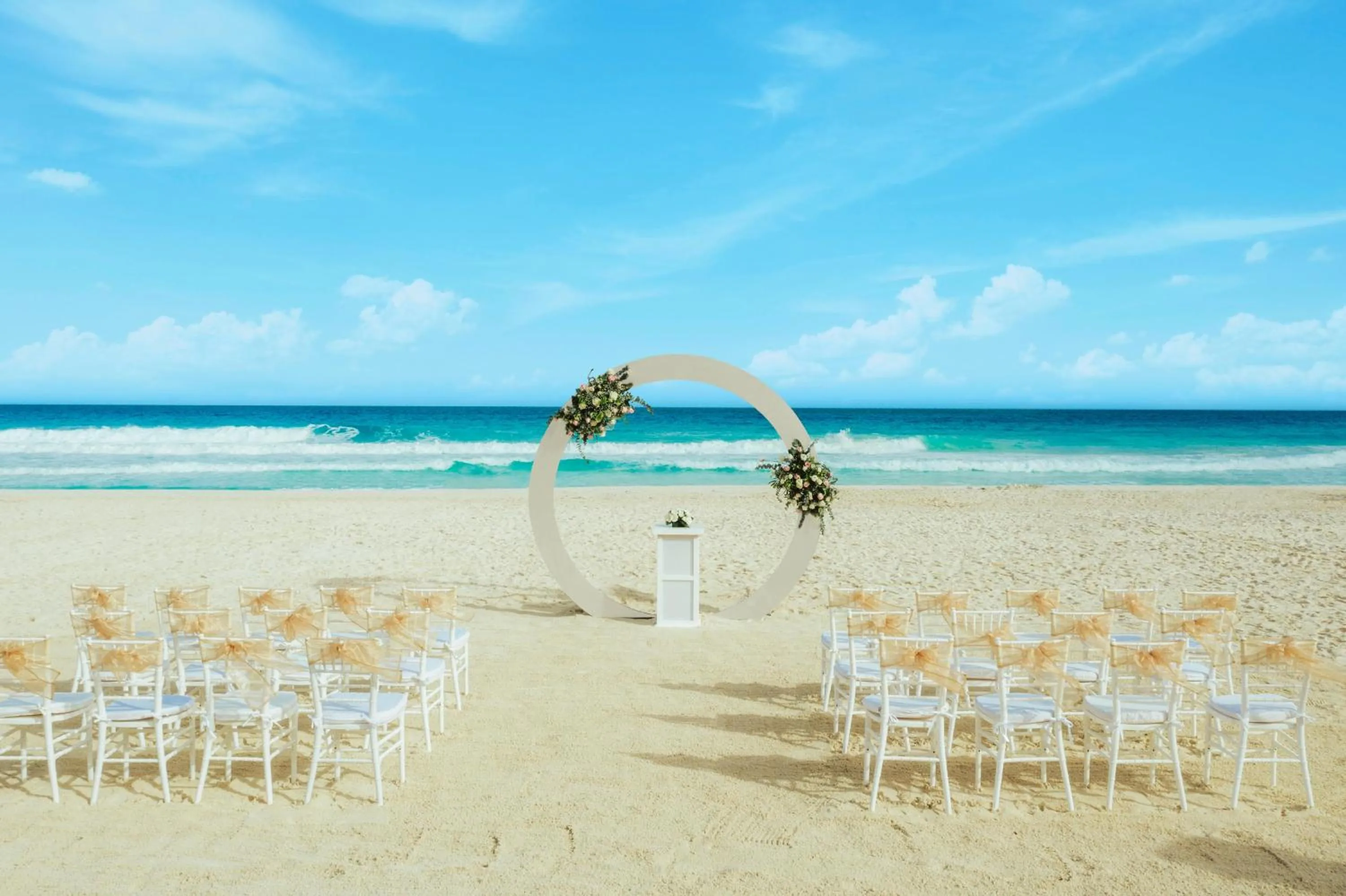 wedding in The Pyramid Cancun by Oasis - All Inclusive