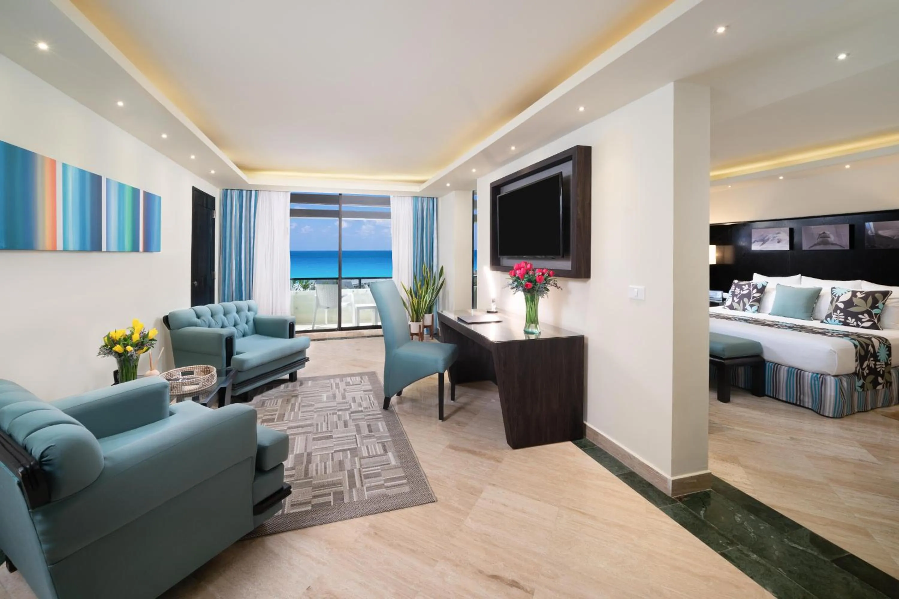 Photo of the whole room, Bed in The Pyramid Cancun by Oasis - All Inclusive