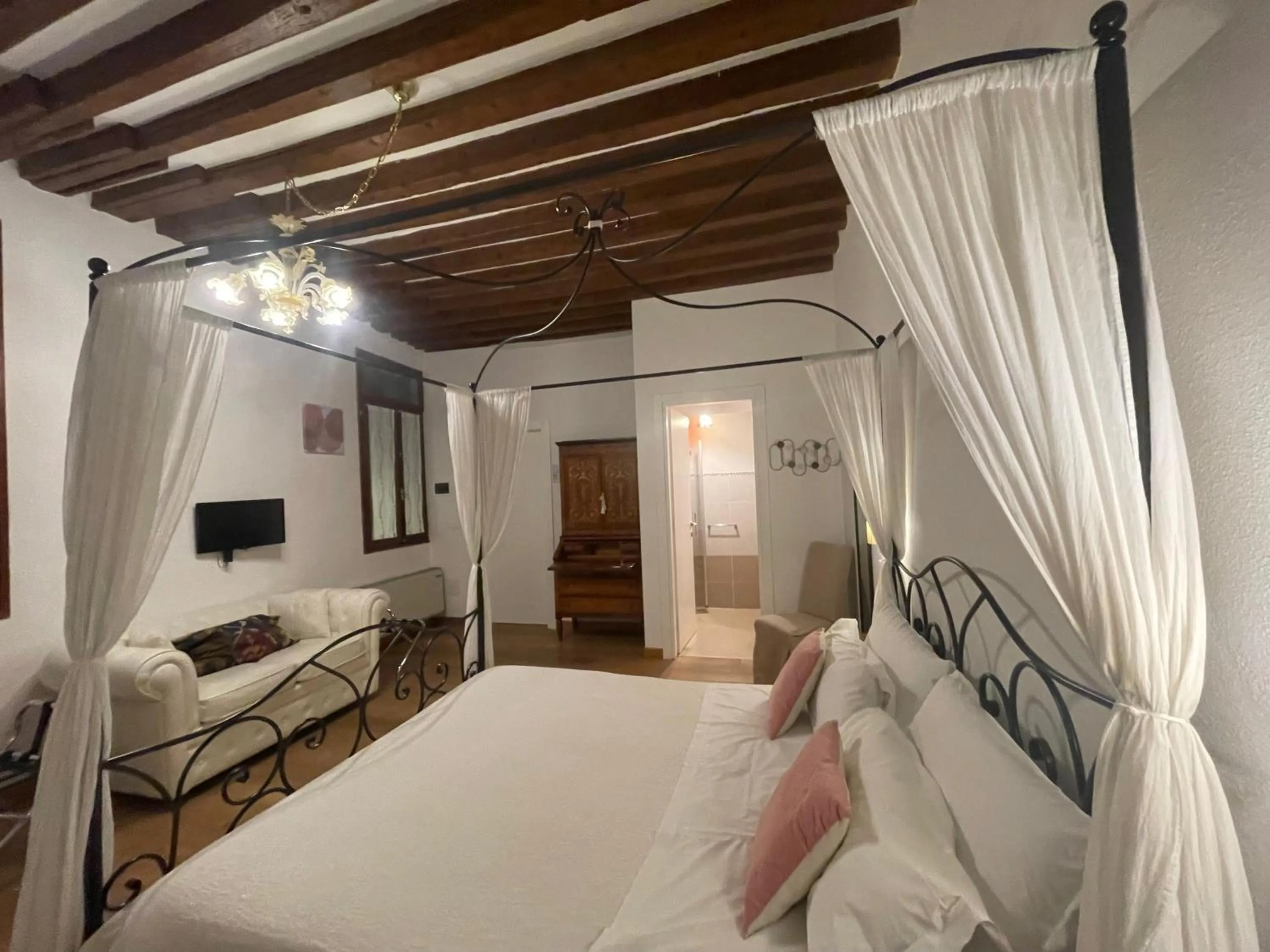 Bedroom, Bed in Residenza Corte Antica B&B