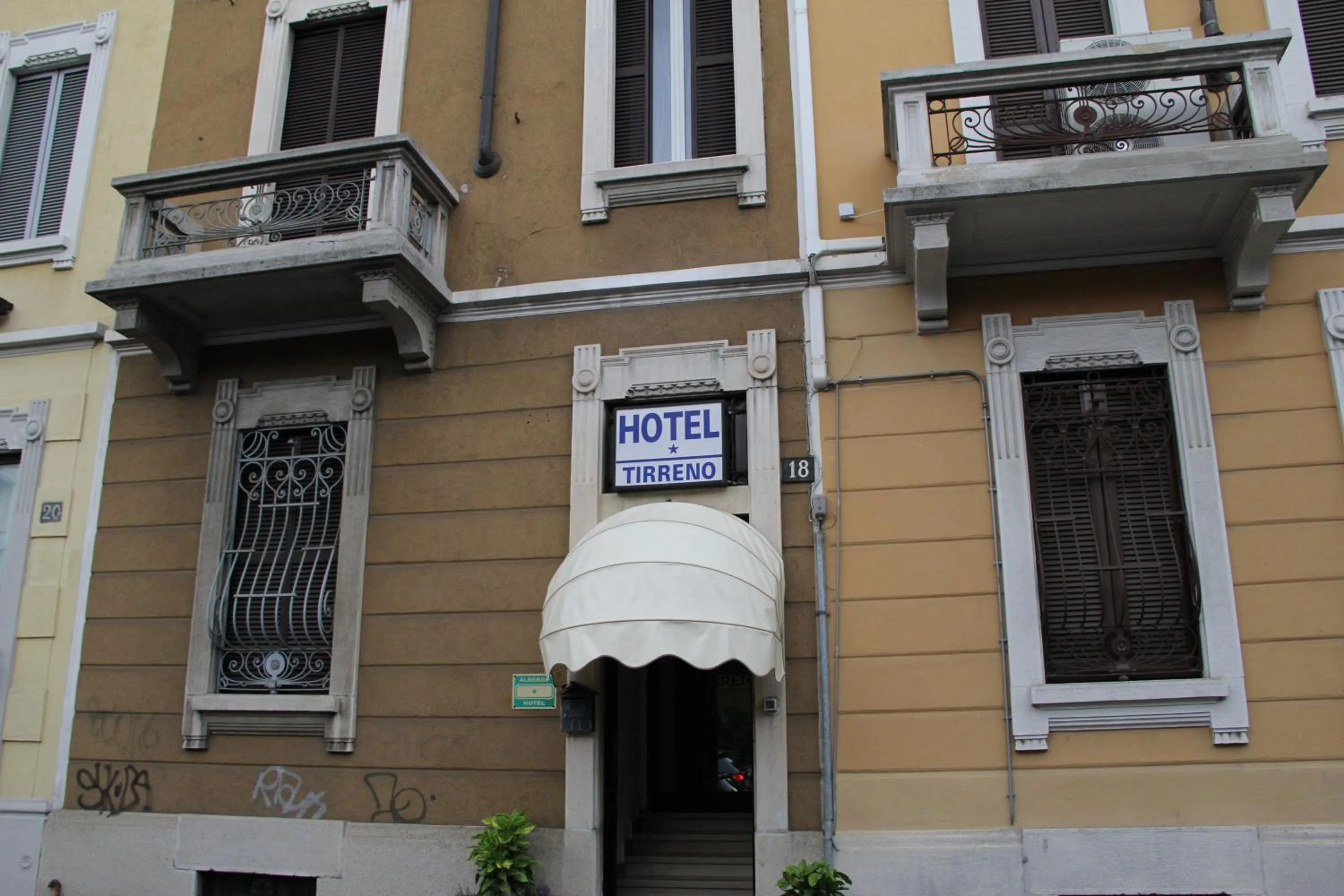 Facade/entrance in Hotel Tirreno