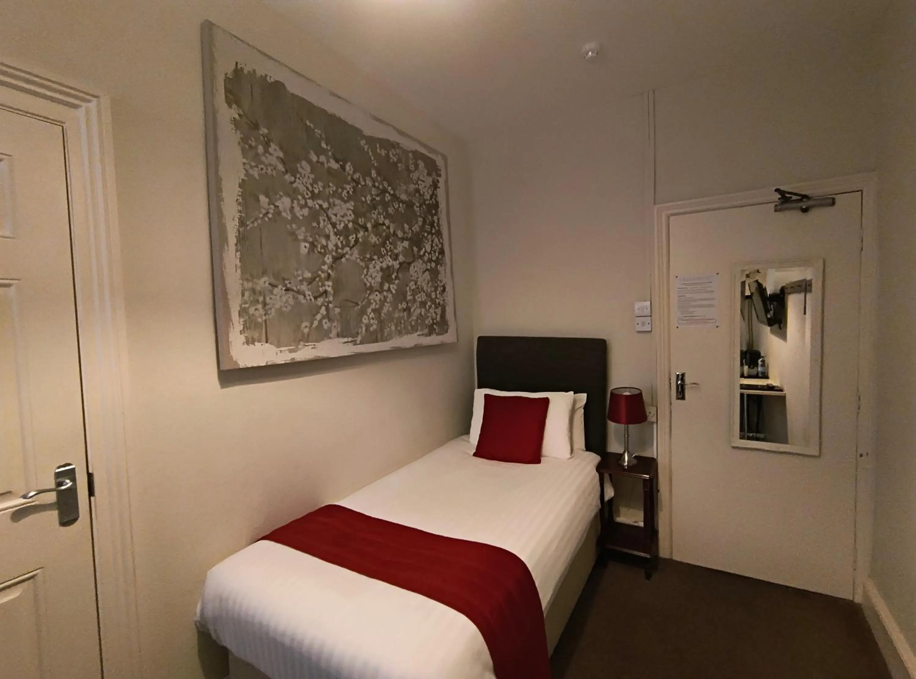 Bedroom, Bed in The Claremont