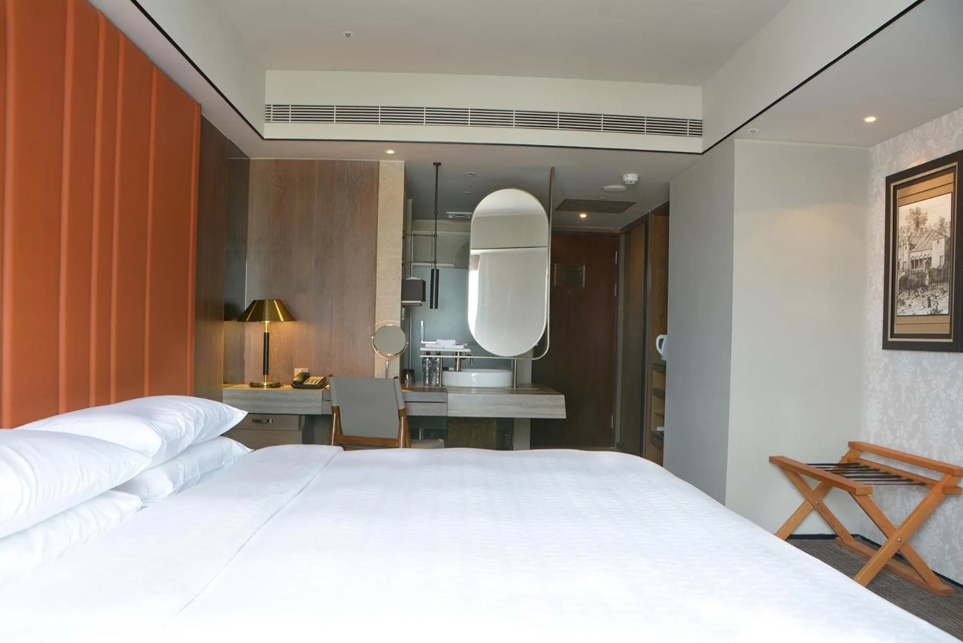 Photo of the whole room, Bed in Sheraton Taitung Hotel