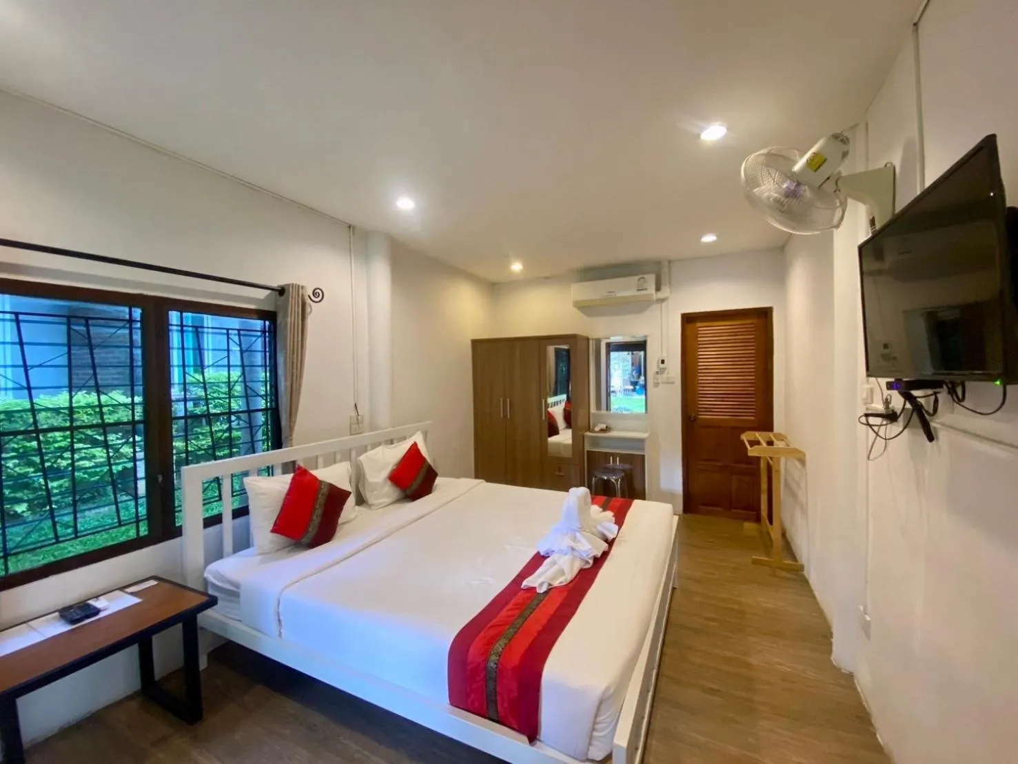 Bed in Home Inn Pai Garden