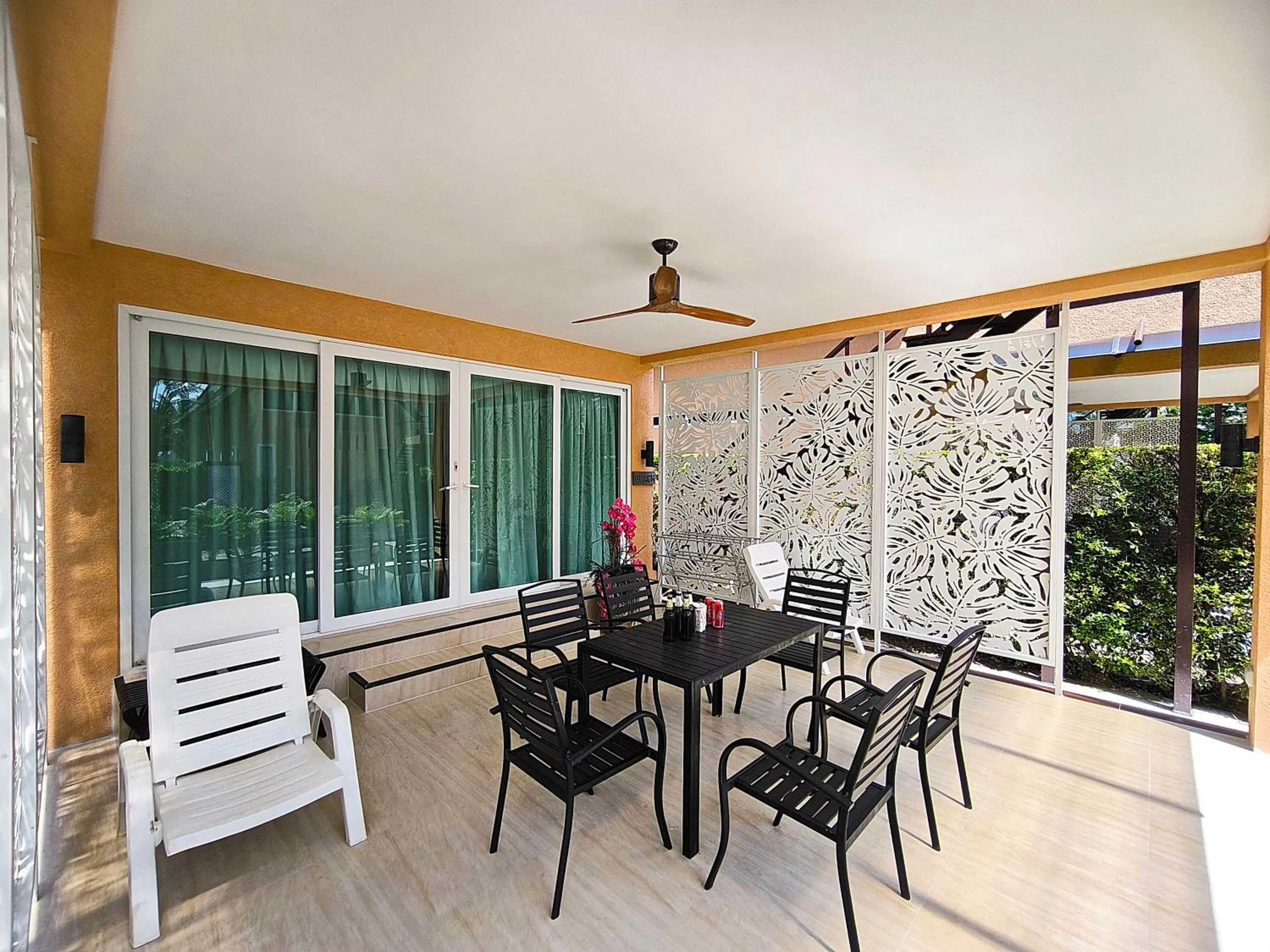 Patio in Siam Royal View Resort Apartments