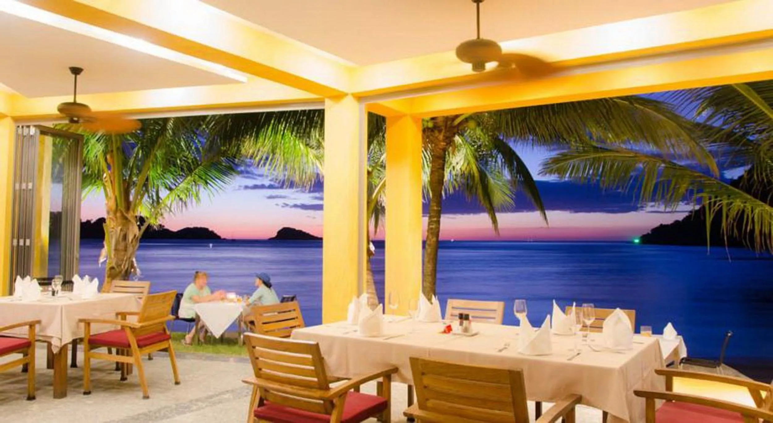 Restaurant/places to eat in Siam Royal View Resort Apartments