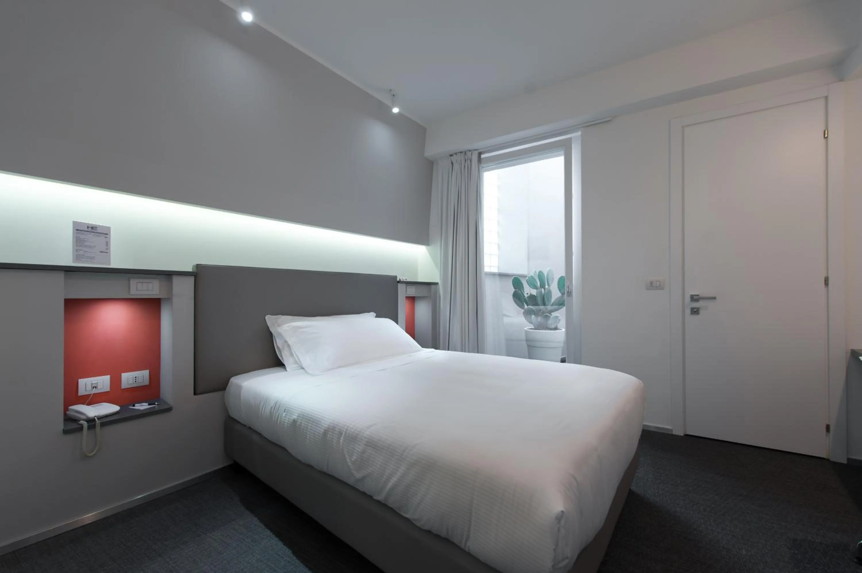 Bed in Executive Inn Boutique Hotel