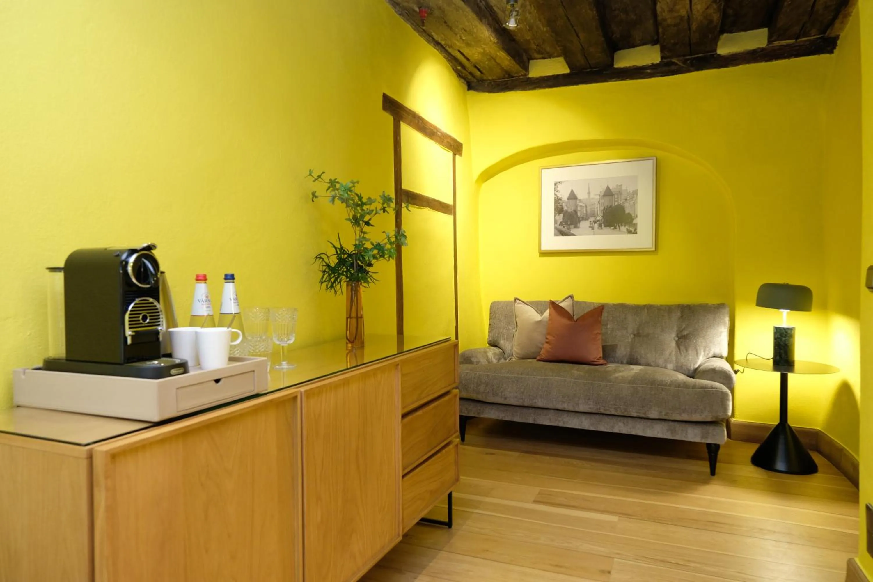 Coffee/tea facilities in The Three Sisters Hotel