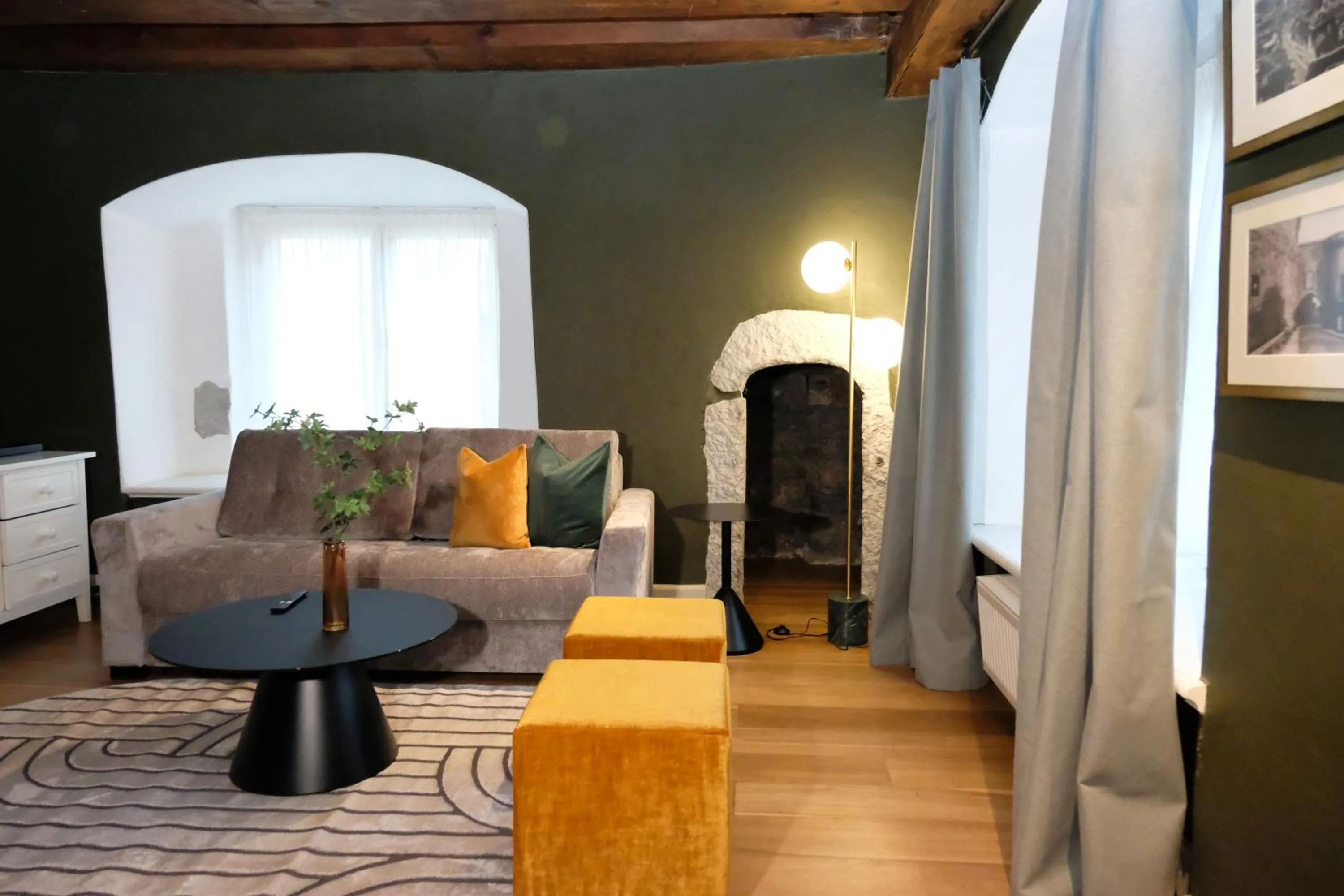 Living room, Bed in The Three Sisters Hotel