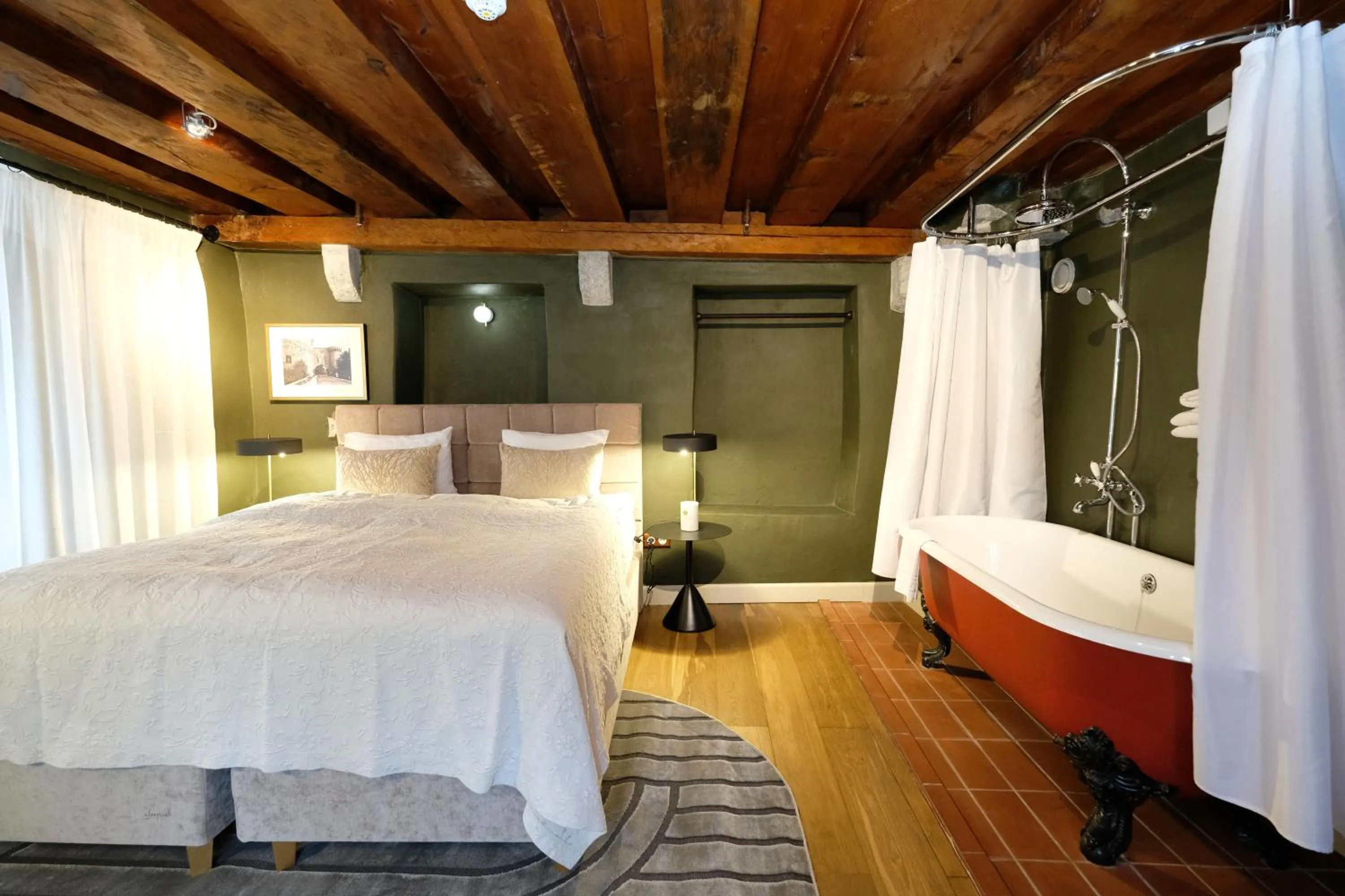 Bedroom, Bed in The Three Sisters Hotel