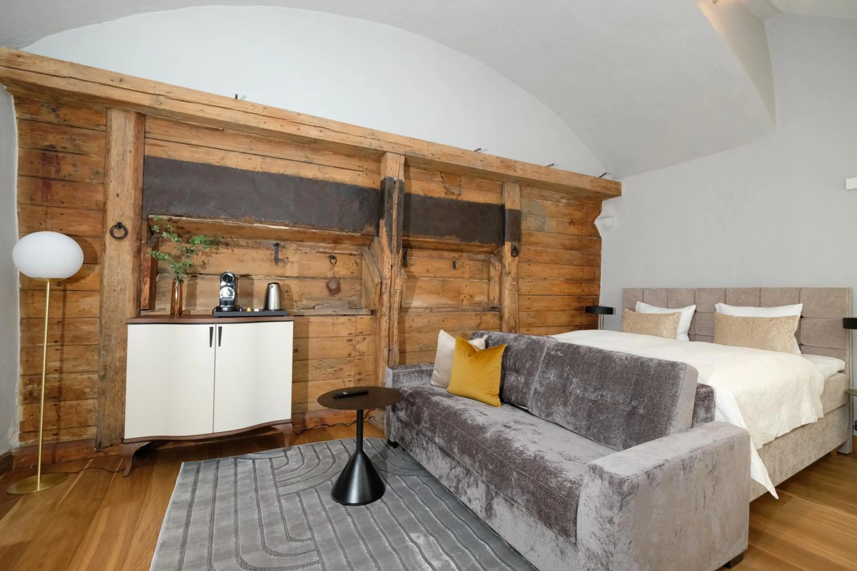 Photo of the whole room, Bed in The Three Sisters Hotel