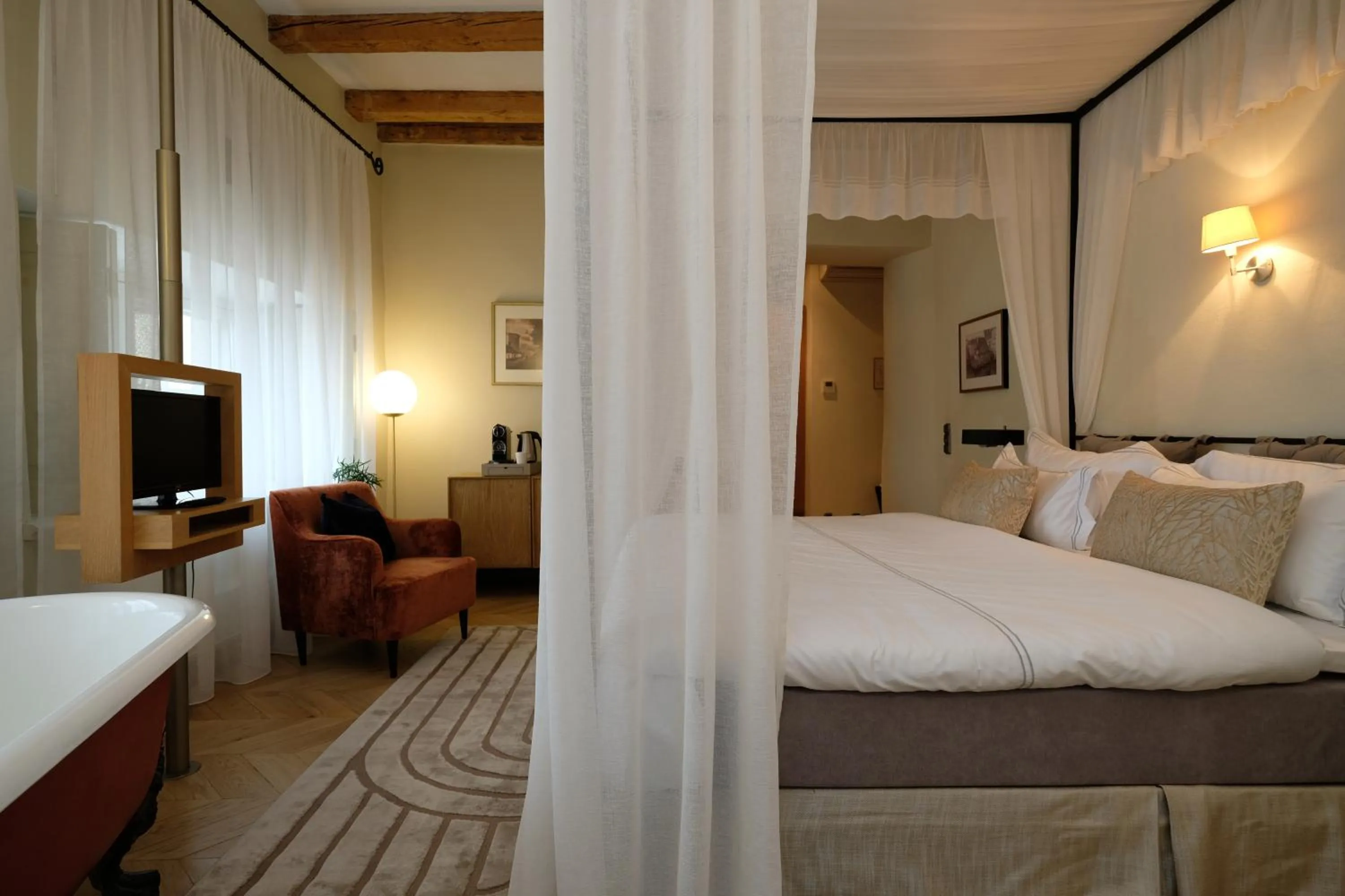 Photo of the whole room, Bed in The Three Sisters Hotel