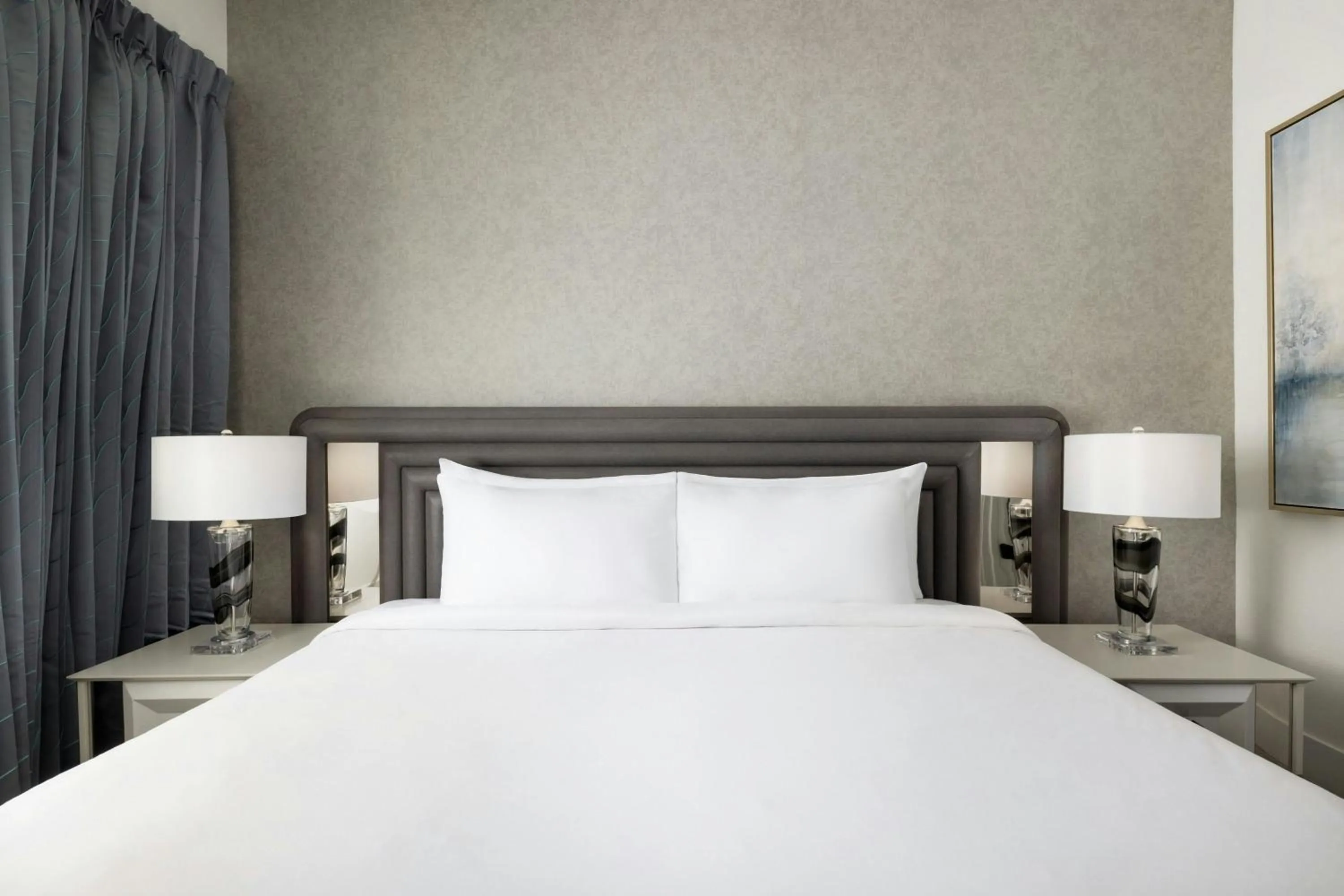 Bathroom, Bed in Villatel Orlando Resort, Apartments by Marriott Bonvoy