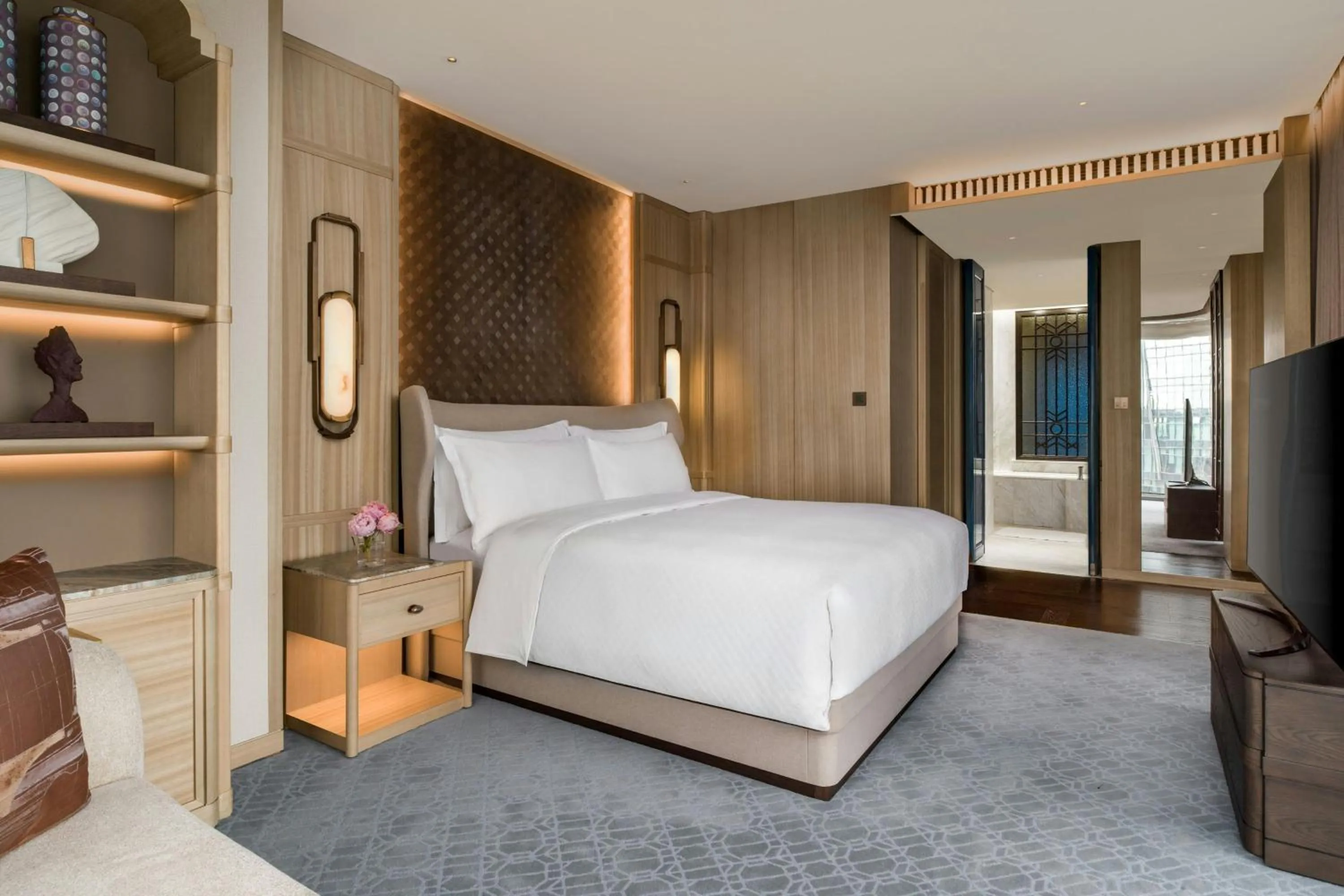 Photo of the whole room, Bed in The St. Regis Shenzhen Bao'an