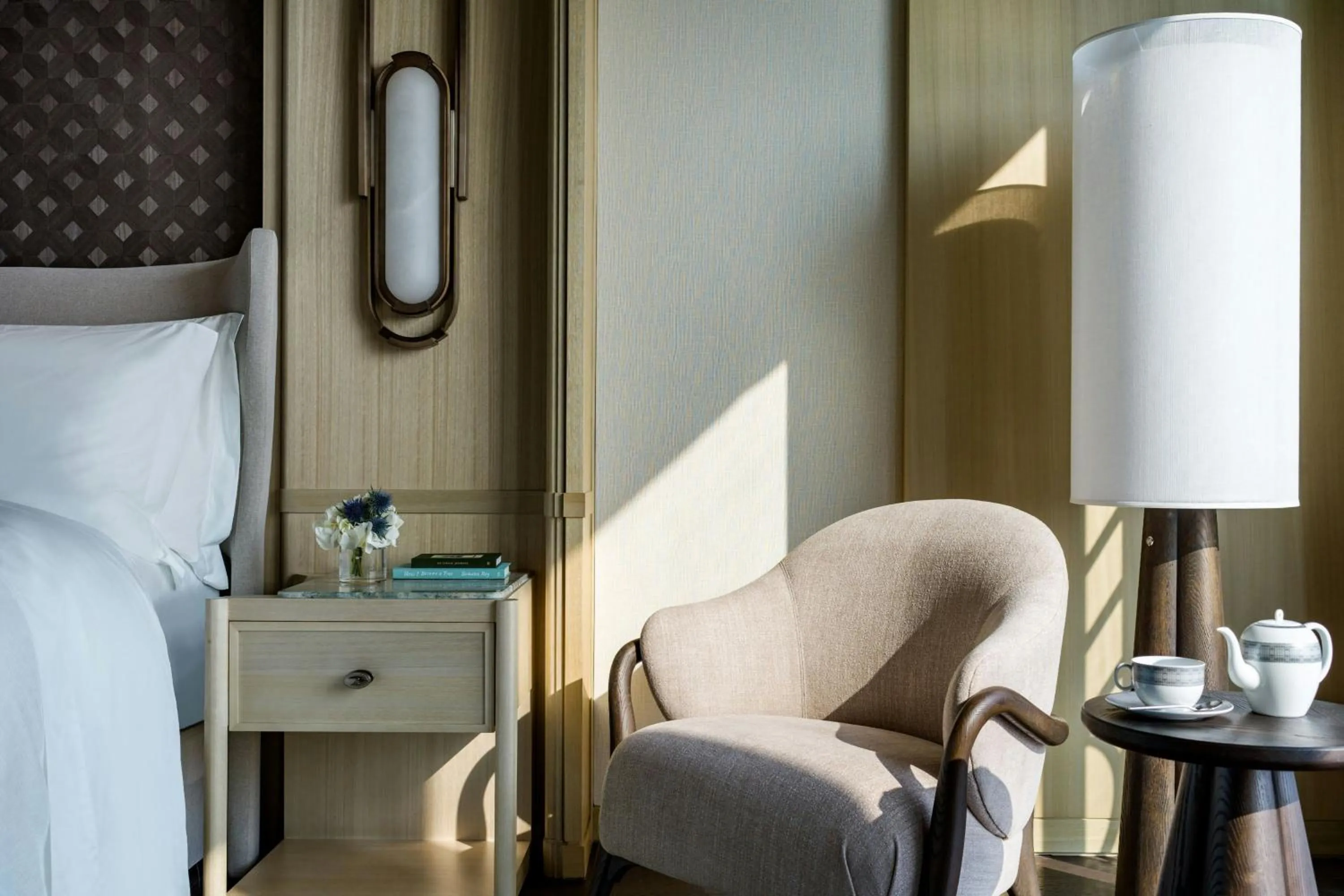 Photo of the whole room, Bed in The St. Regis Shenzhen Bao'an