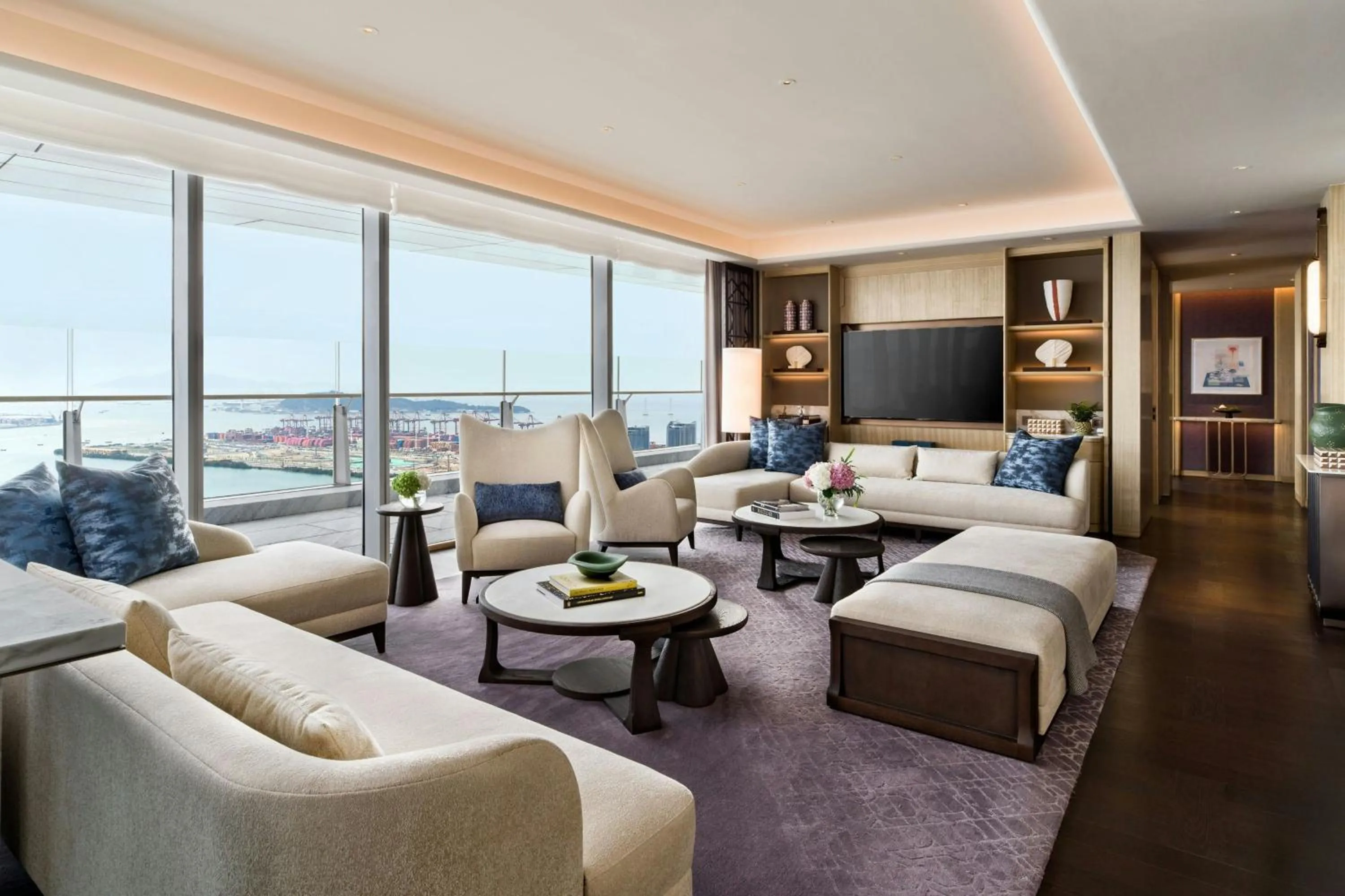 Photo of the whole room in The St. Regis Shenzhen Bao'an