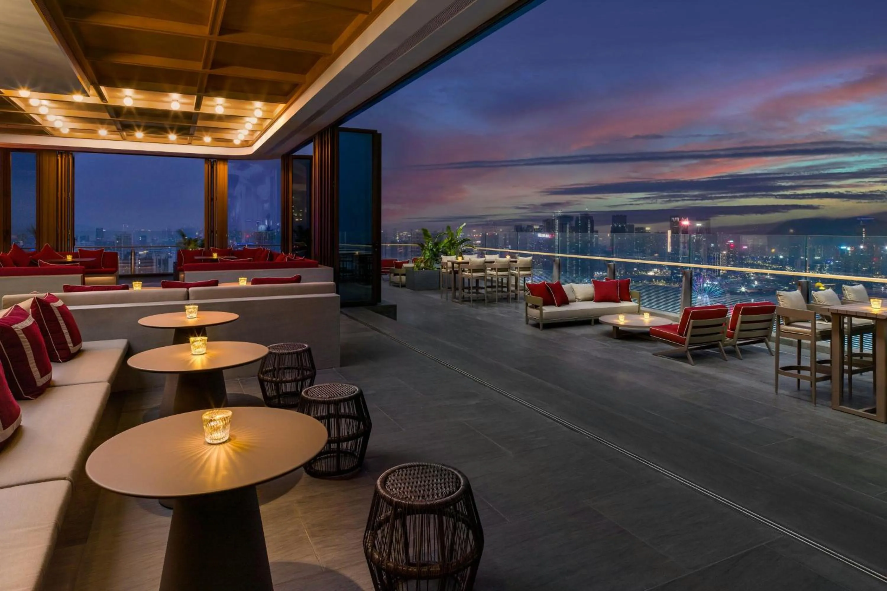 Lounge or bar in The St. Regis Shenzhen Bao'an