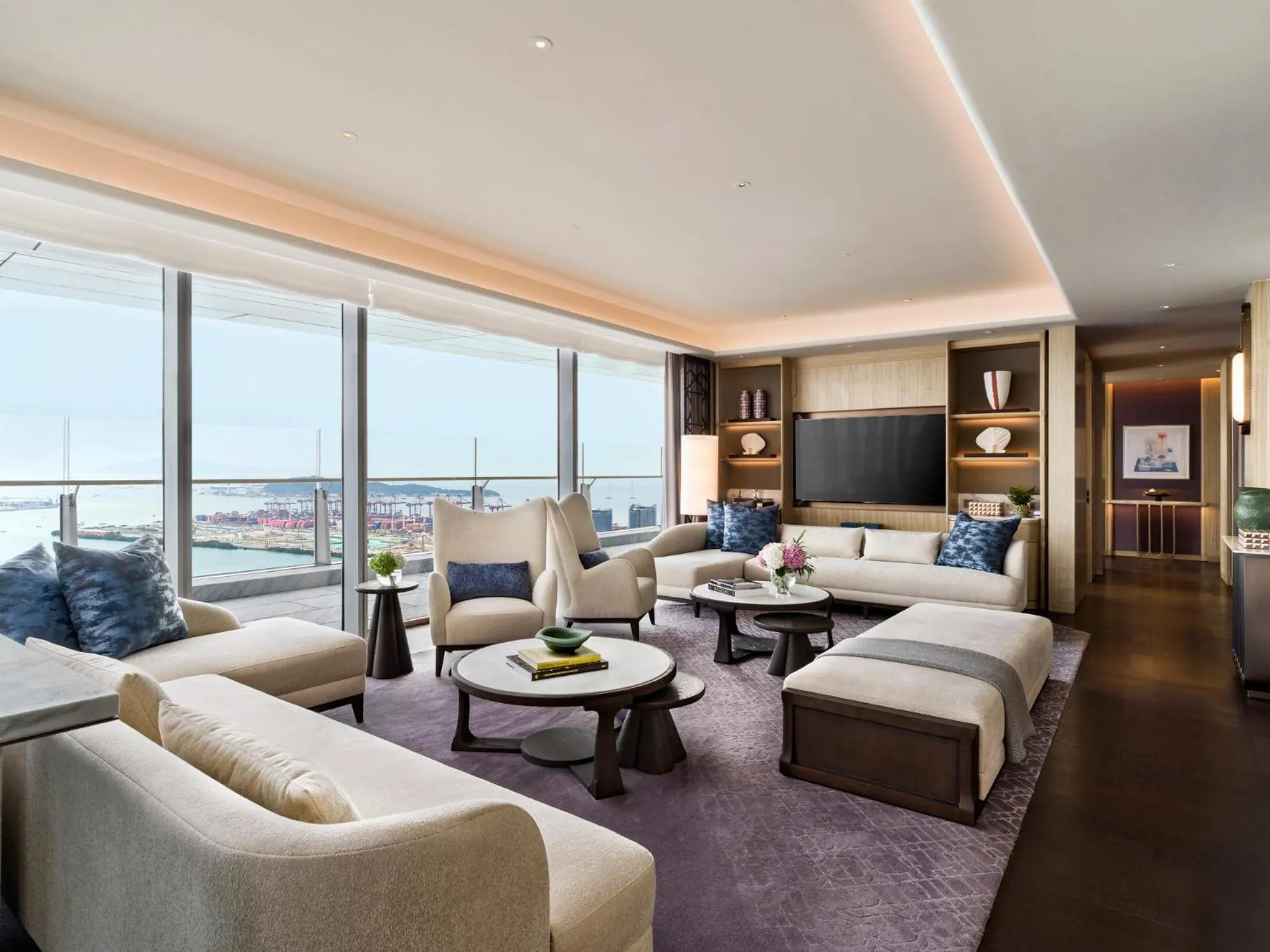 Living room in The St. Regis Shenzhen Bao'an