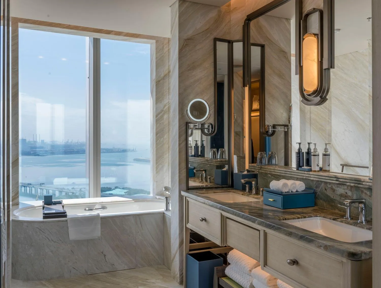 Bathroom in The St. Regis Shenzhen Bao'an