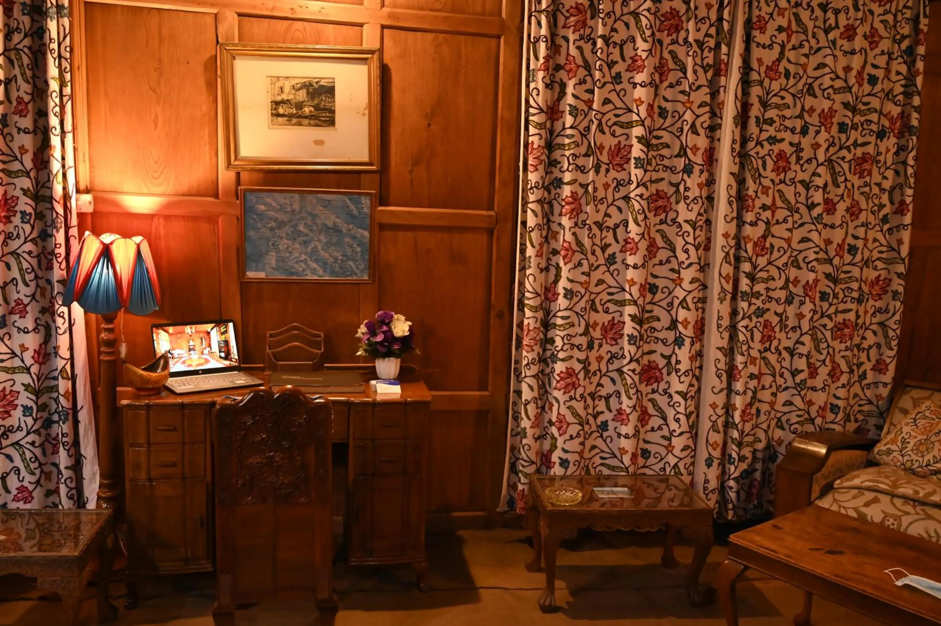 Living room in Kings Houseboats