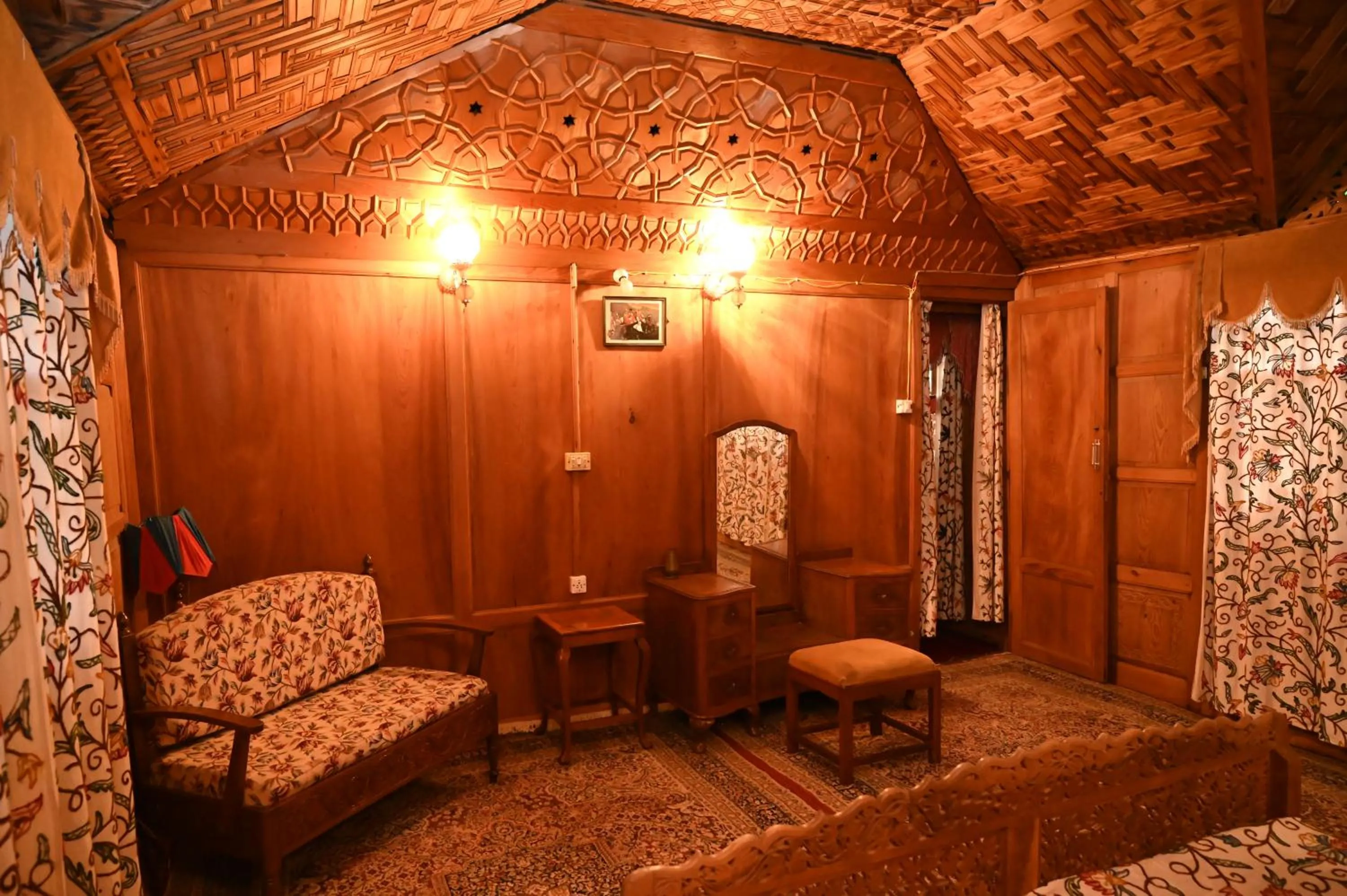 Bed in Kings Houseboats