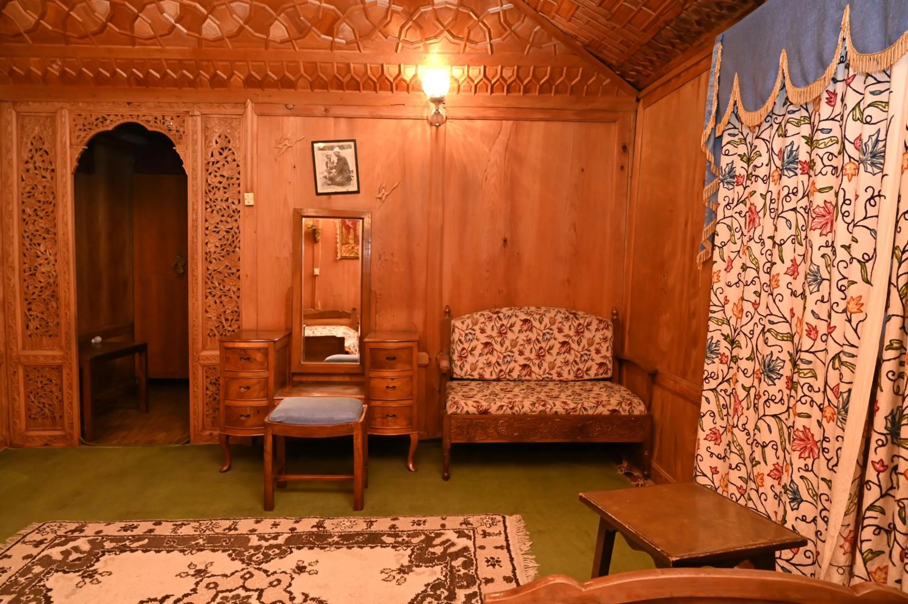 Seating area in Kings Houseboats