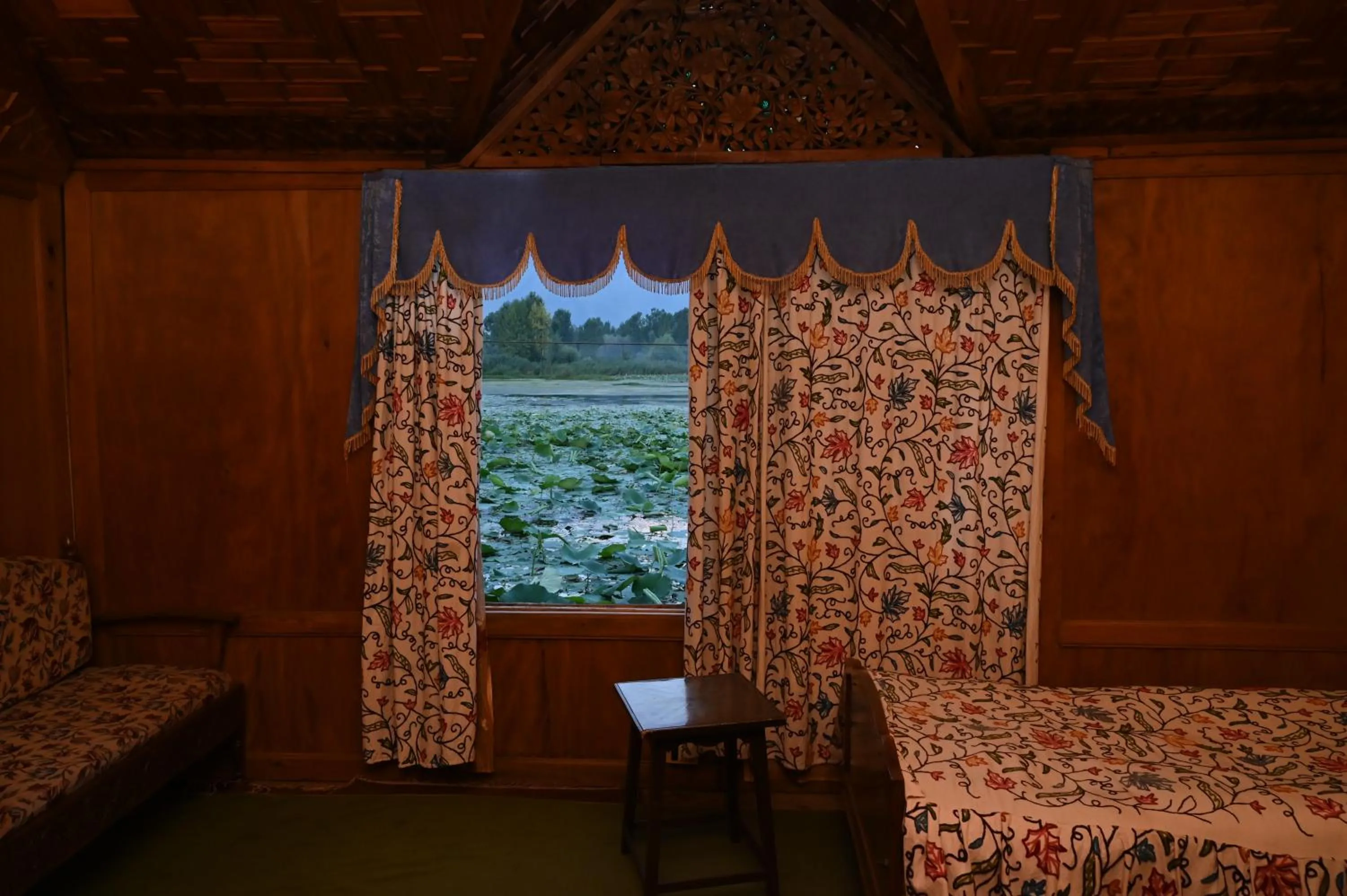 Bedroom, Bed in Kings Houseboats